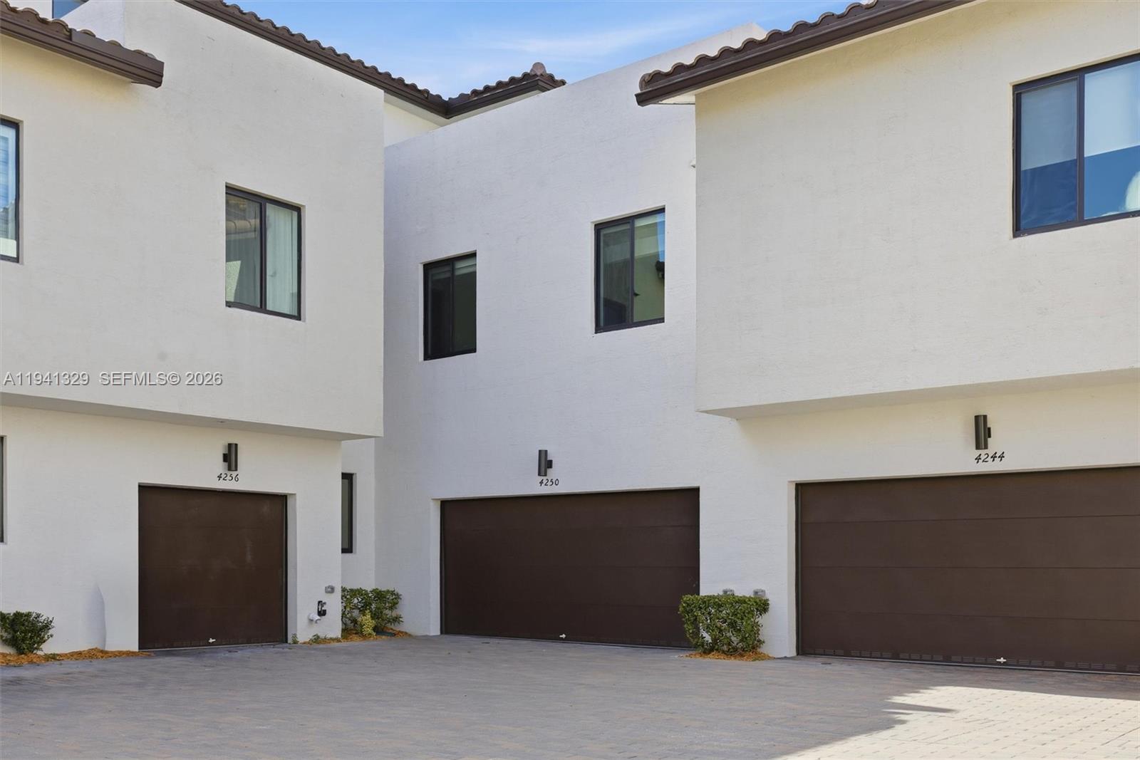 DOWNTOWN DORAL SOUTH PHAS - Residential
