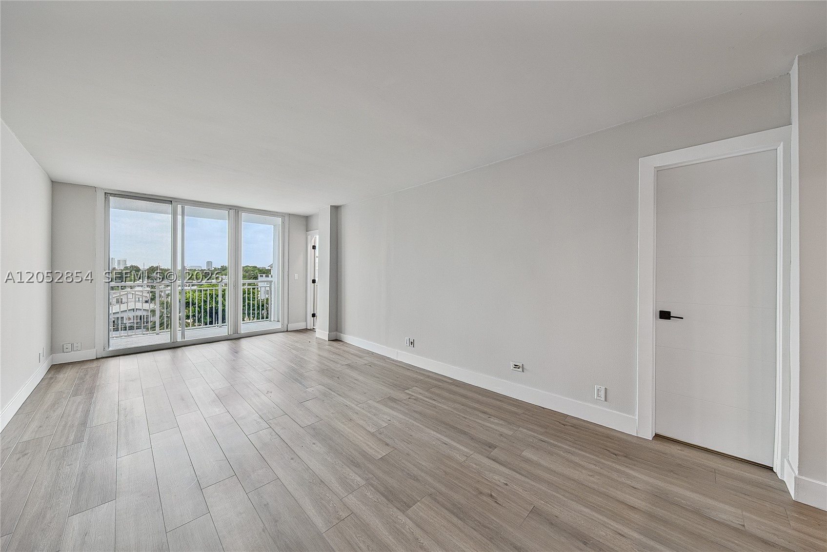 VENICE ISLE TOWER CONDO - Residential
