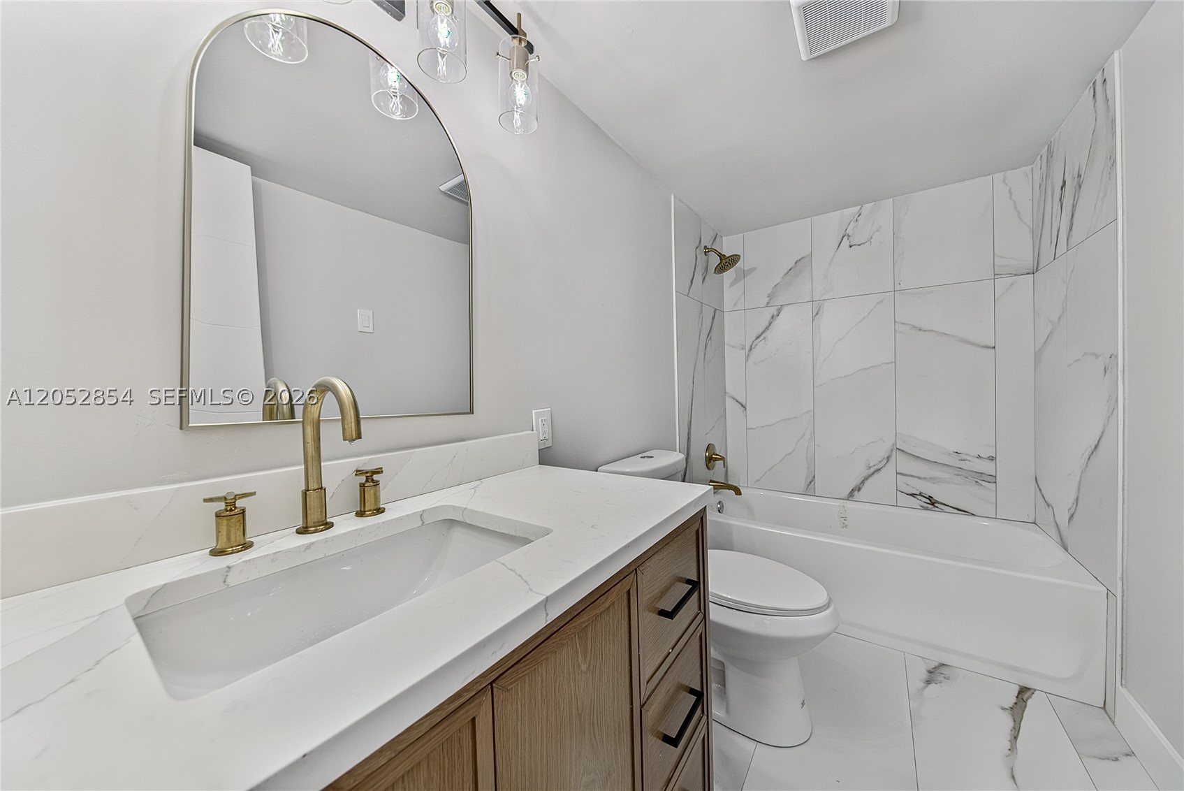VENICE ISLE TOWER CONDO - Residential