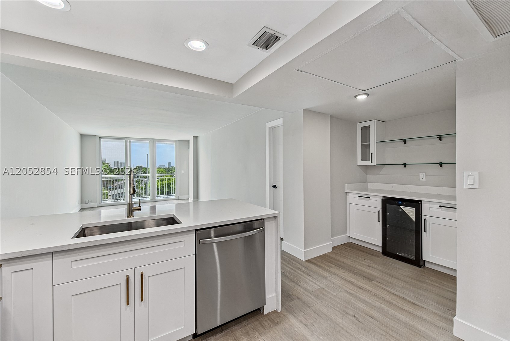 VENICE ISLE TOWER CONDO - Residential