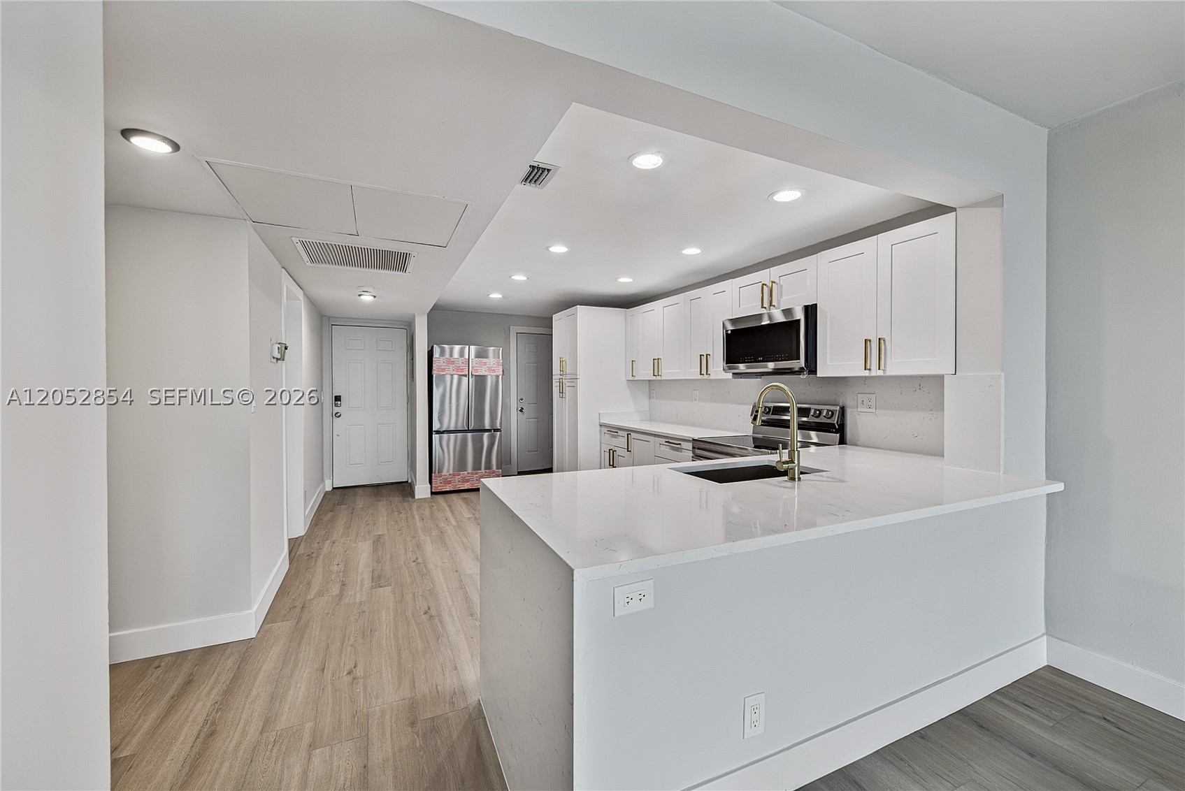 VENICE ISLE TOWER CONDO - Residential