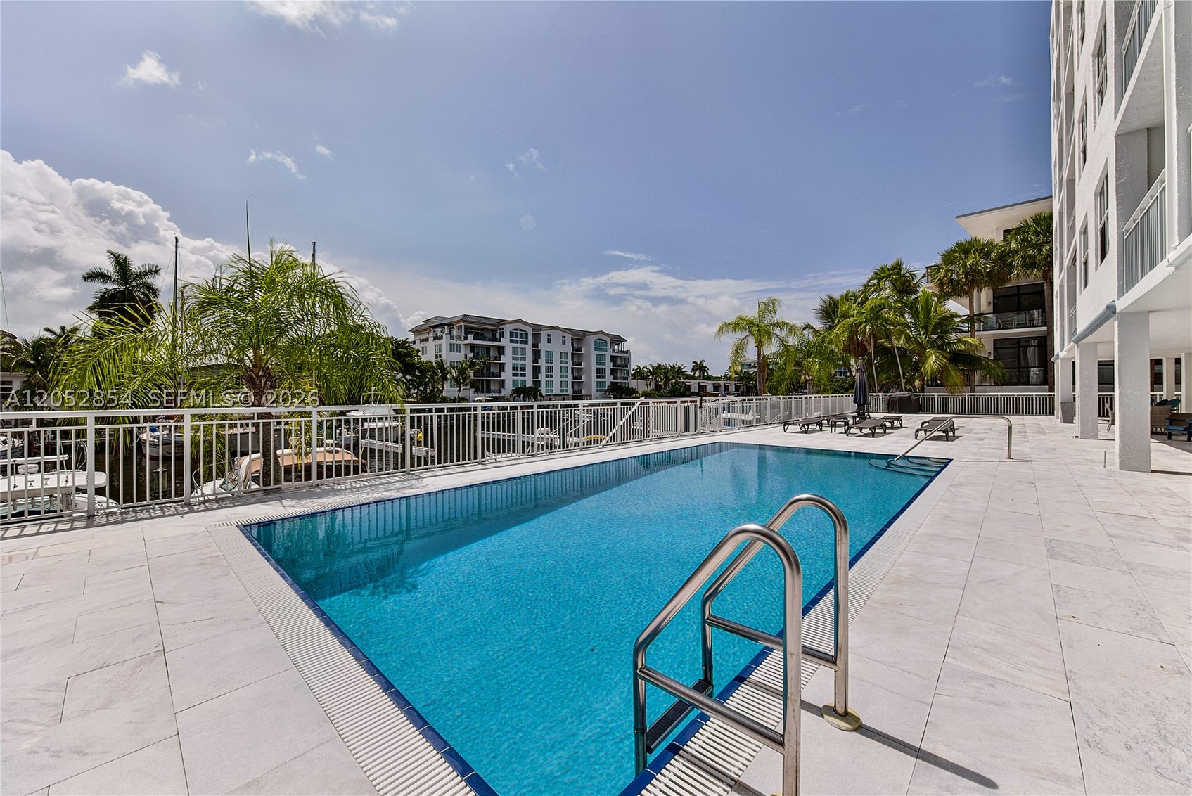 VENICE ISLE TOWER CONDO - Residential