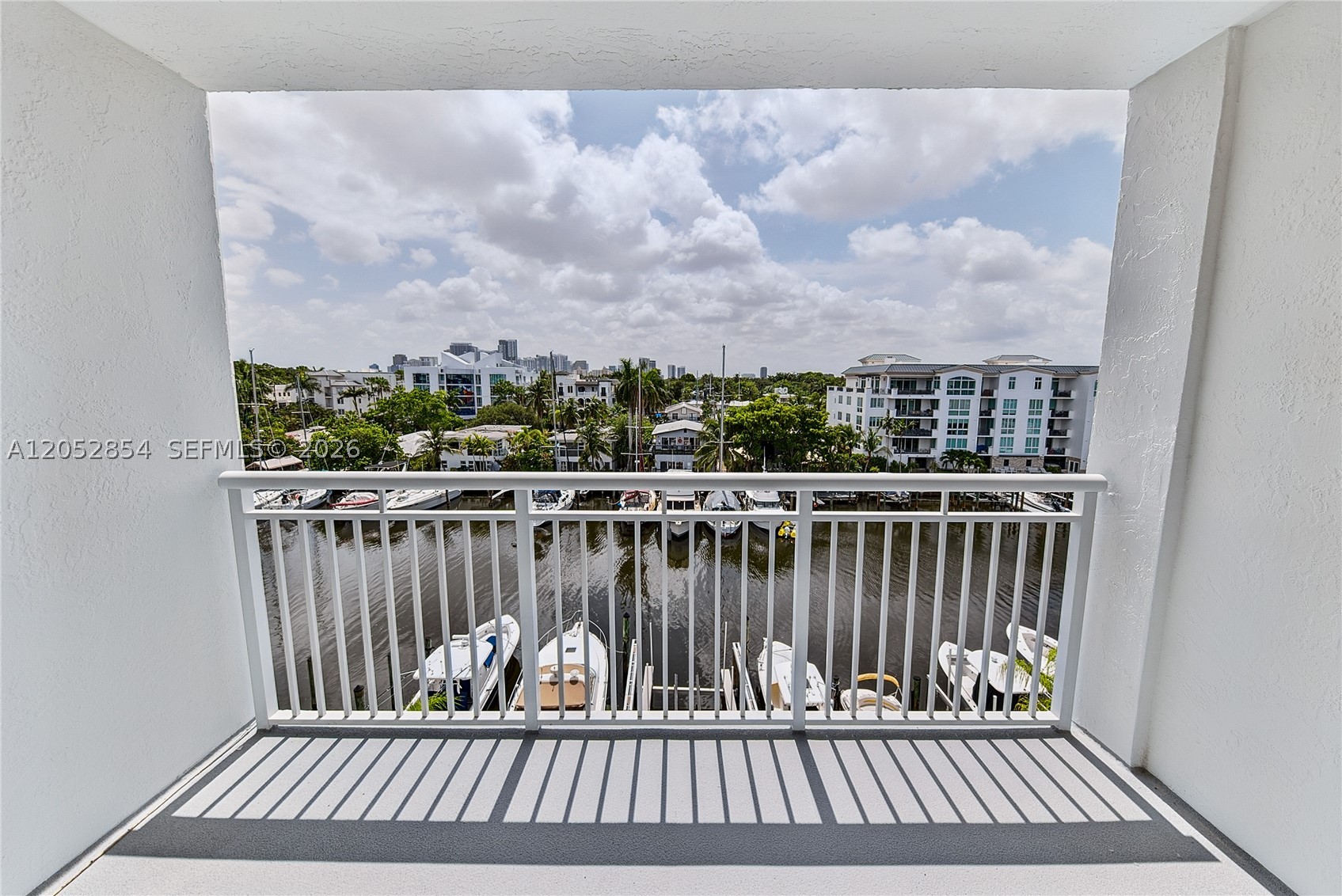 VENICE ISLE TOWER CONDO - Residential
