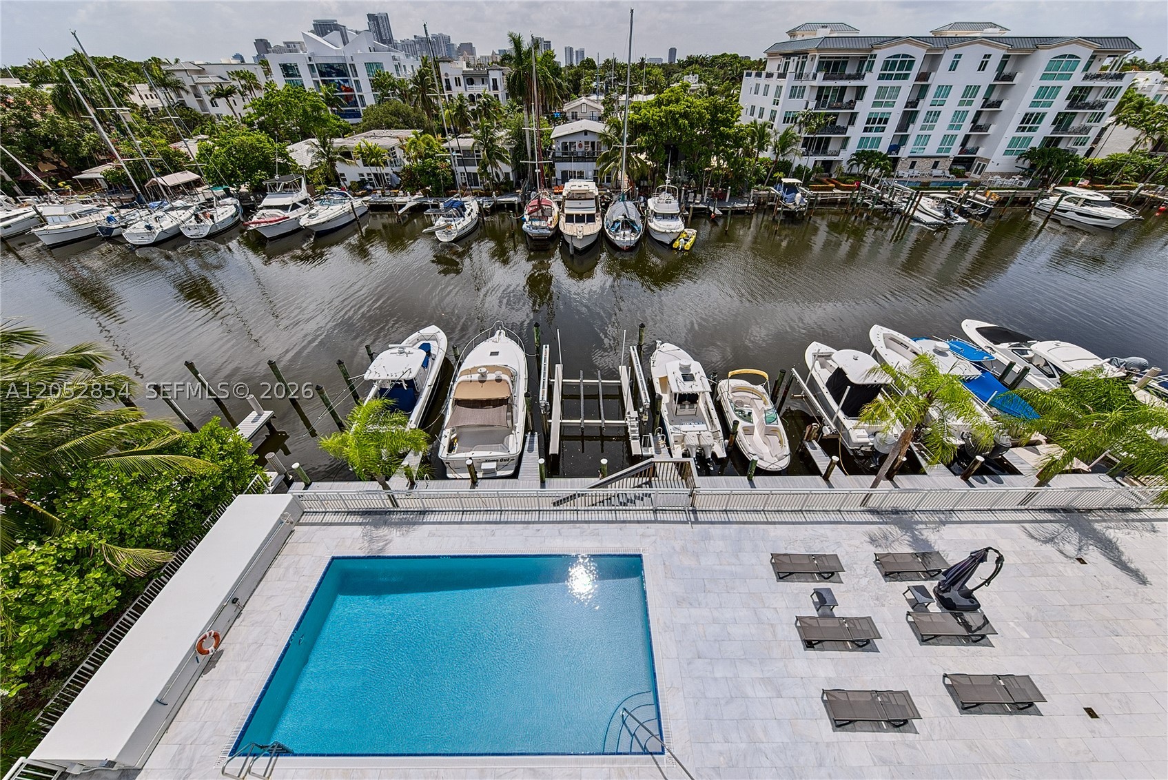 VENICE ISLE TOWER CONDO - Residential