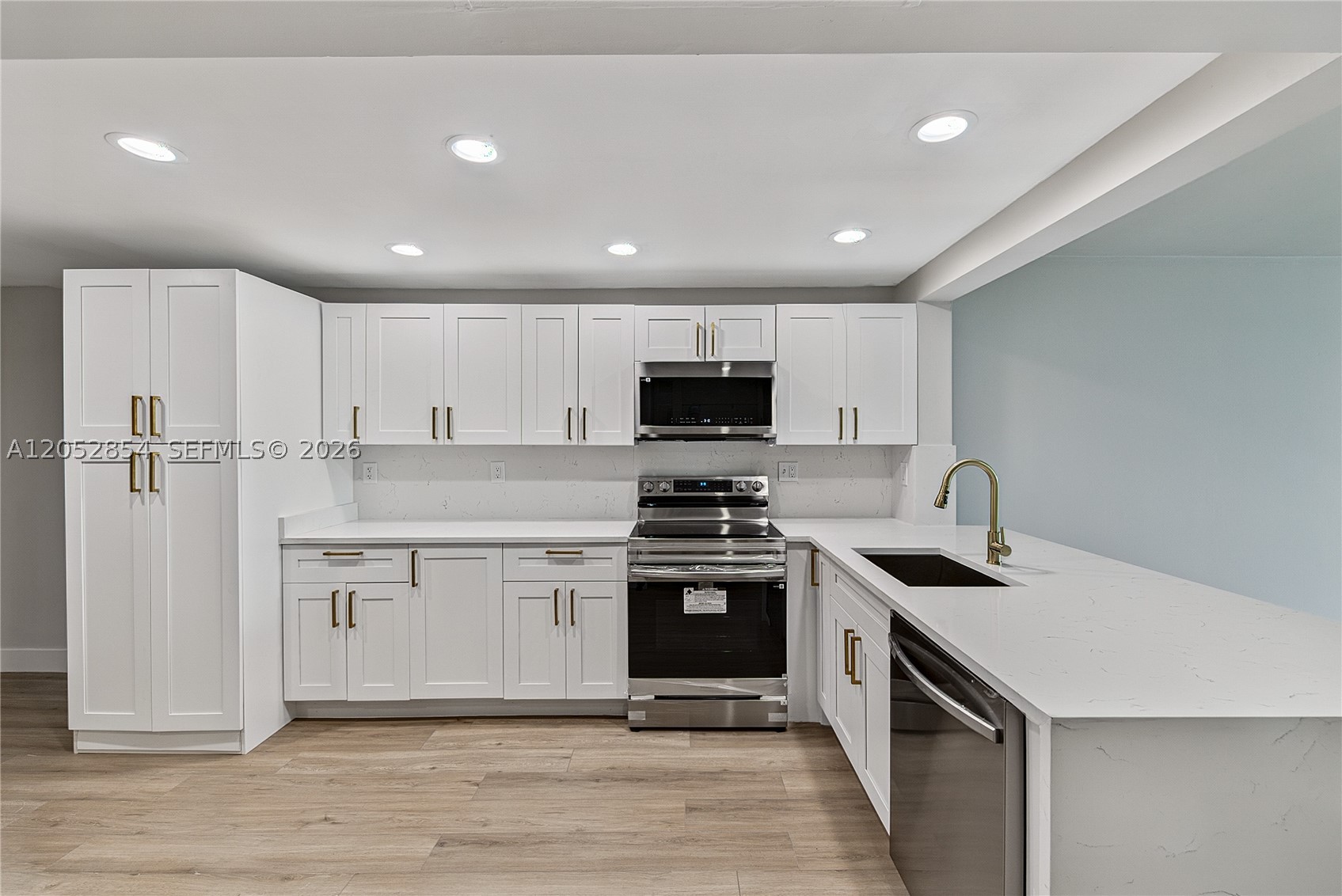 VENICE ISLE TOWER CONDO - Residential