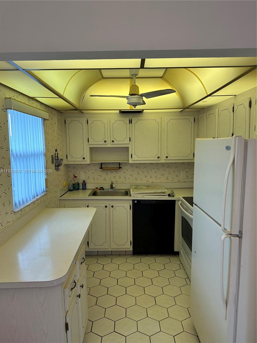 KINGS POINT SAXONY CONDOS - Residential