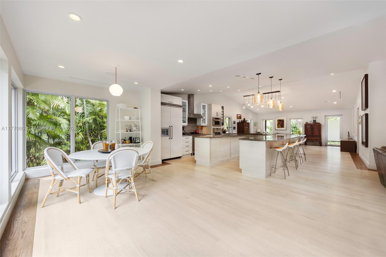 COCONUT GROVE MANOR - Residential