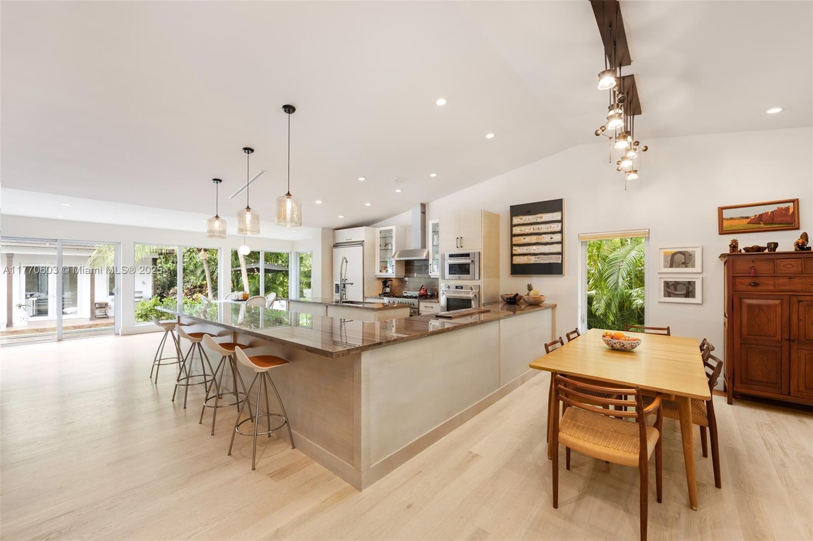 COCONUT GROVE MANOR - Residential