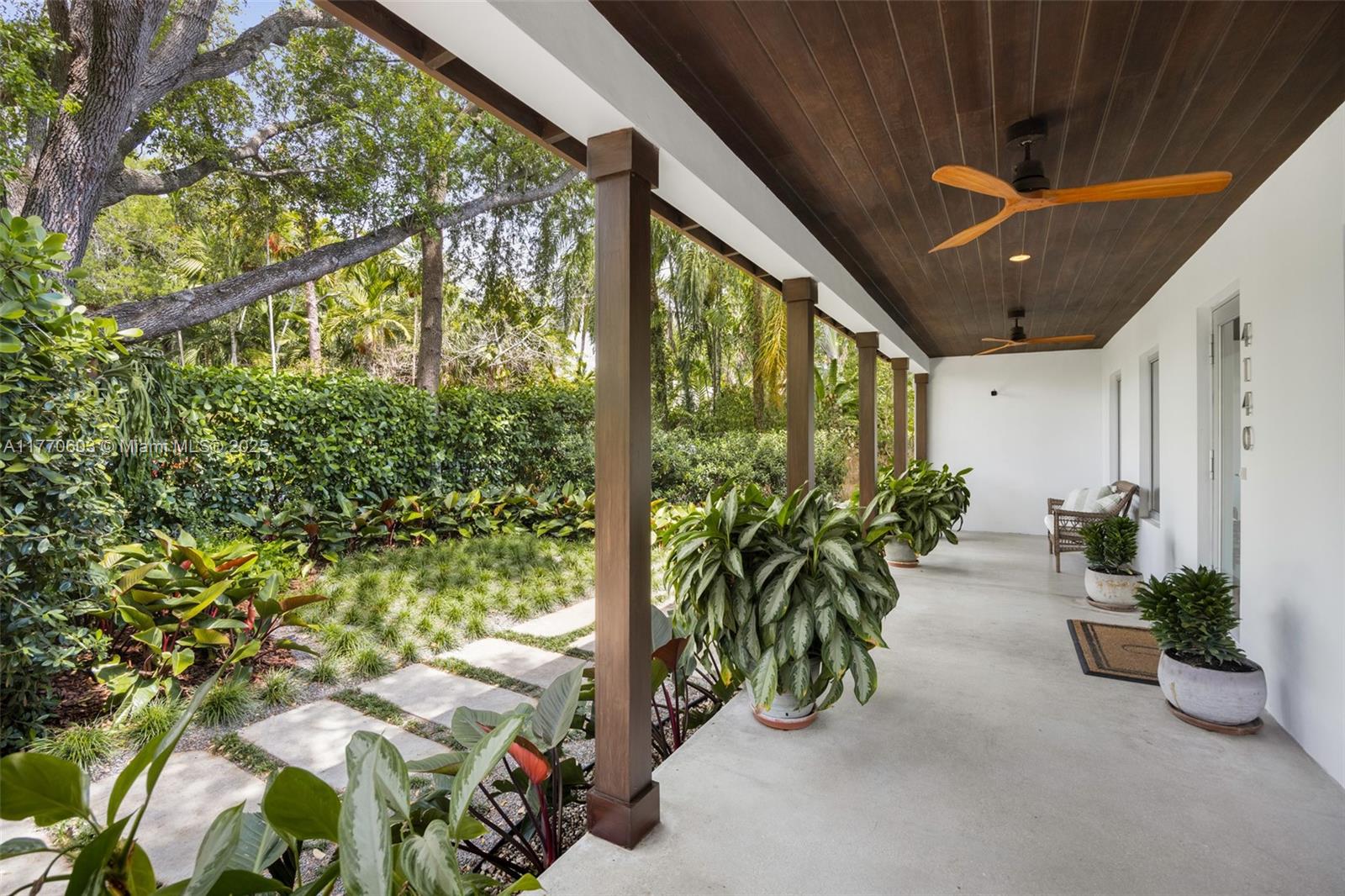 COCONUT GROVE MANOR - Residential