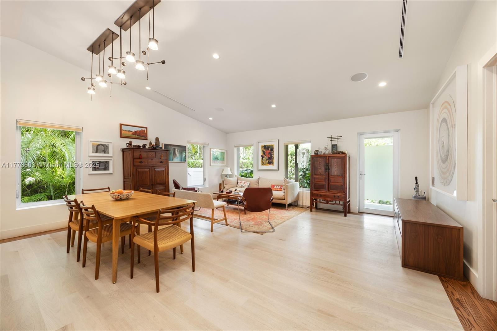 COCONUT GROVE MANOR - Residential