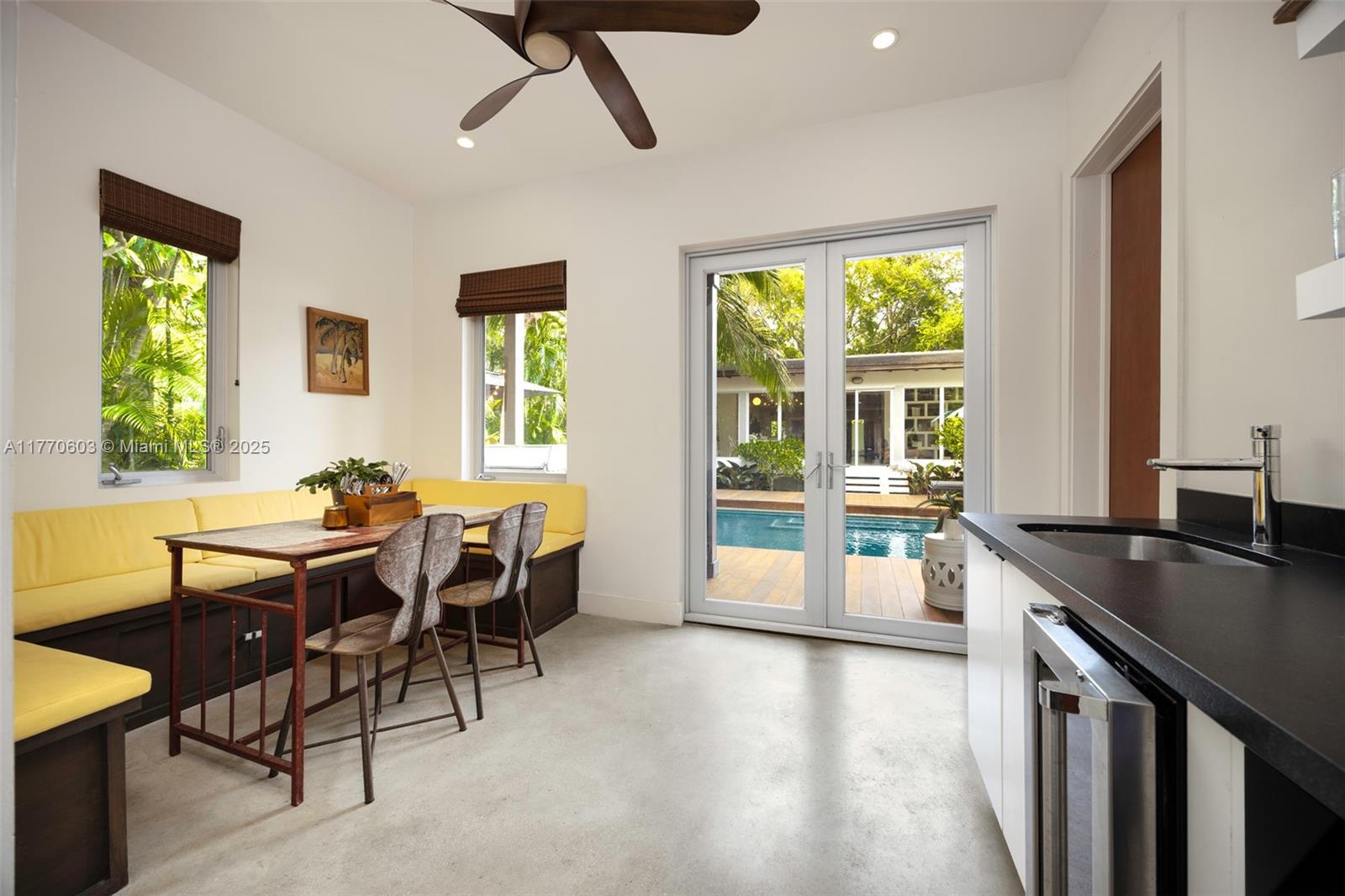 COCONUT GROVE MANOR - Residential