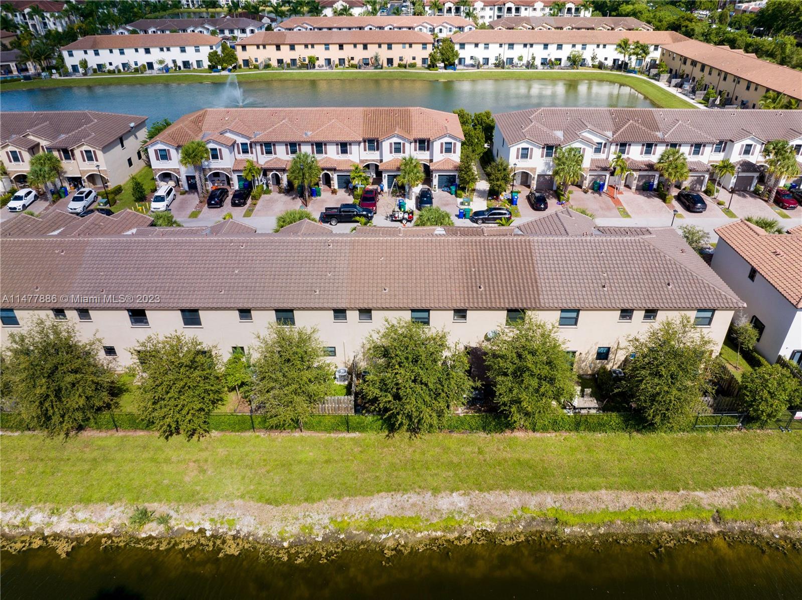 CELEBRATION POINTE - Residential