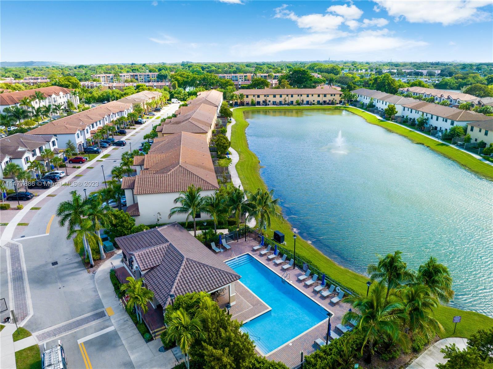 CELEBRATION POINTE - Residential