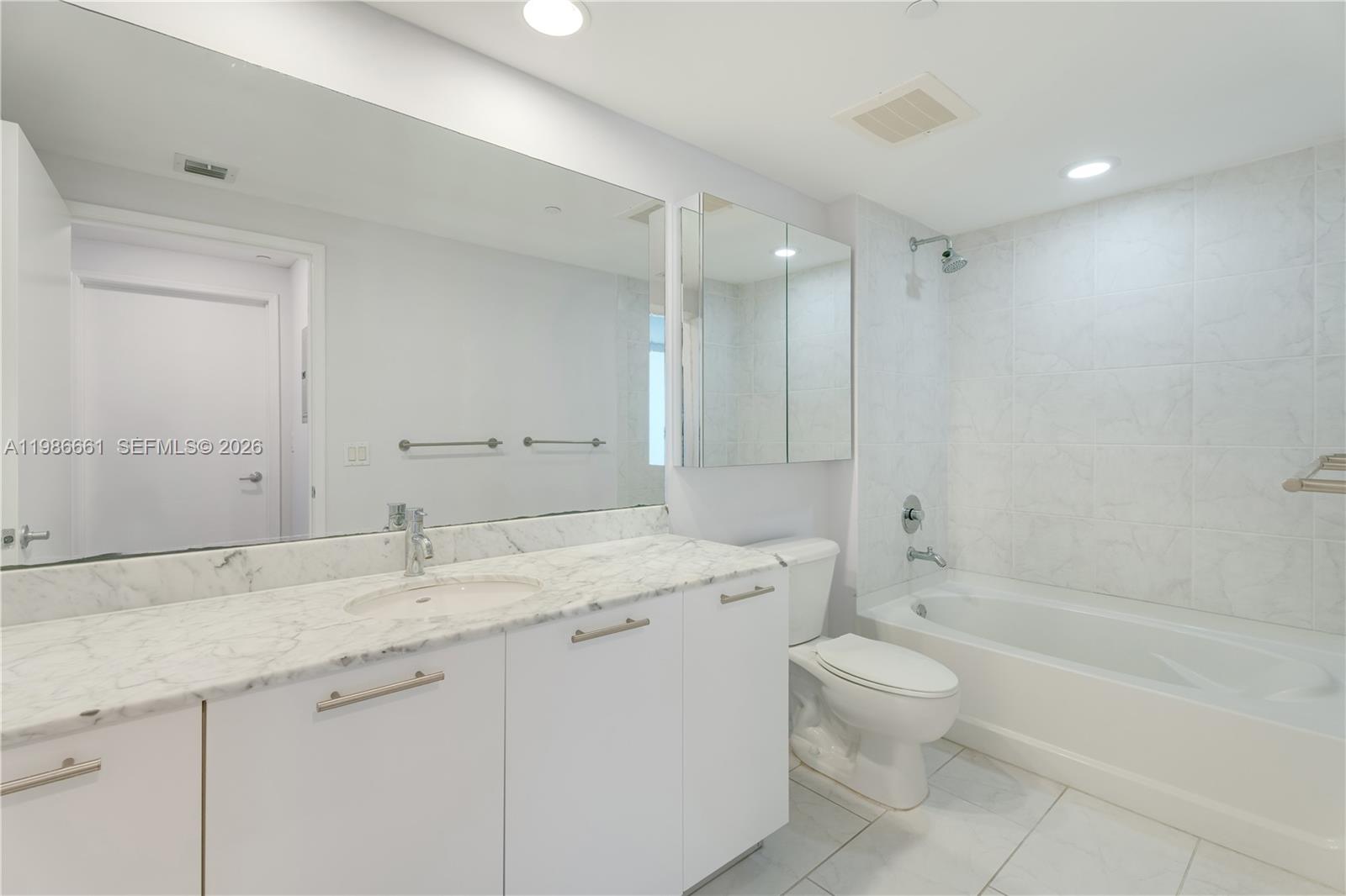THE PLAZA 901 BRICKELL CO - Residential