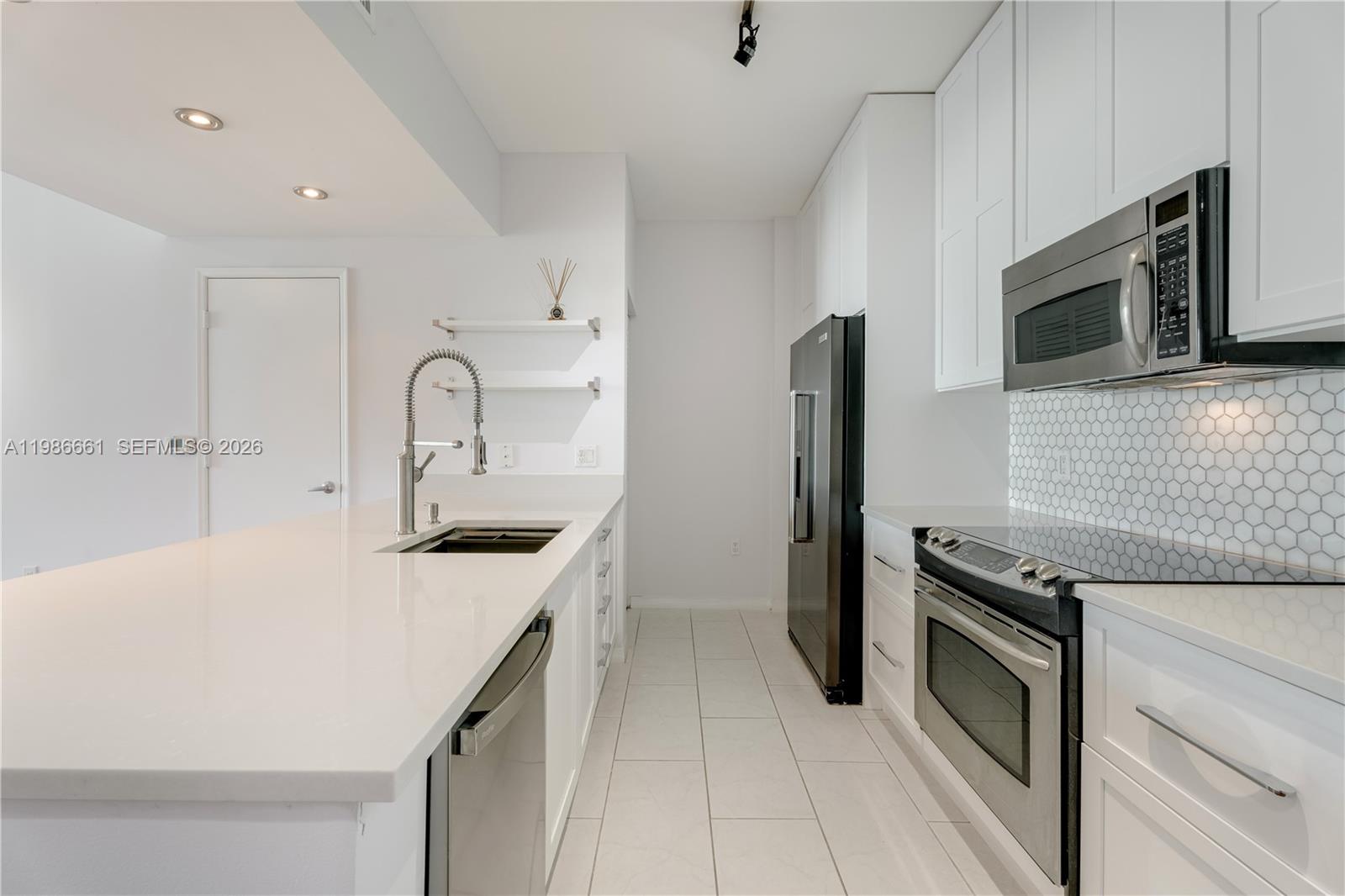 THE PLAZA 901 BRICKELL CO - Residential