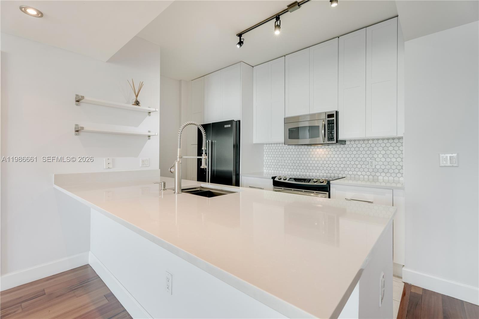 THE PLAZA 901 BRICKELL CO - Residential