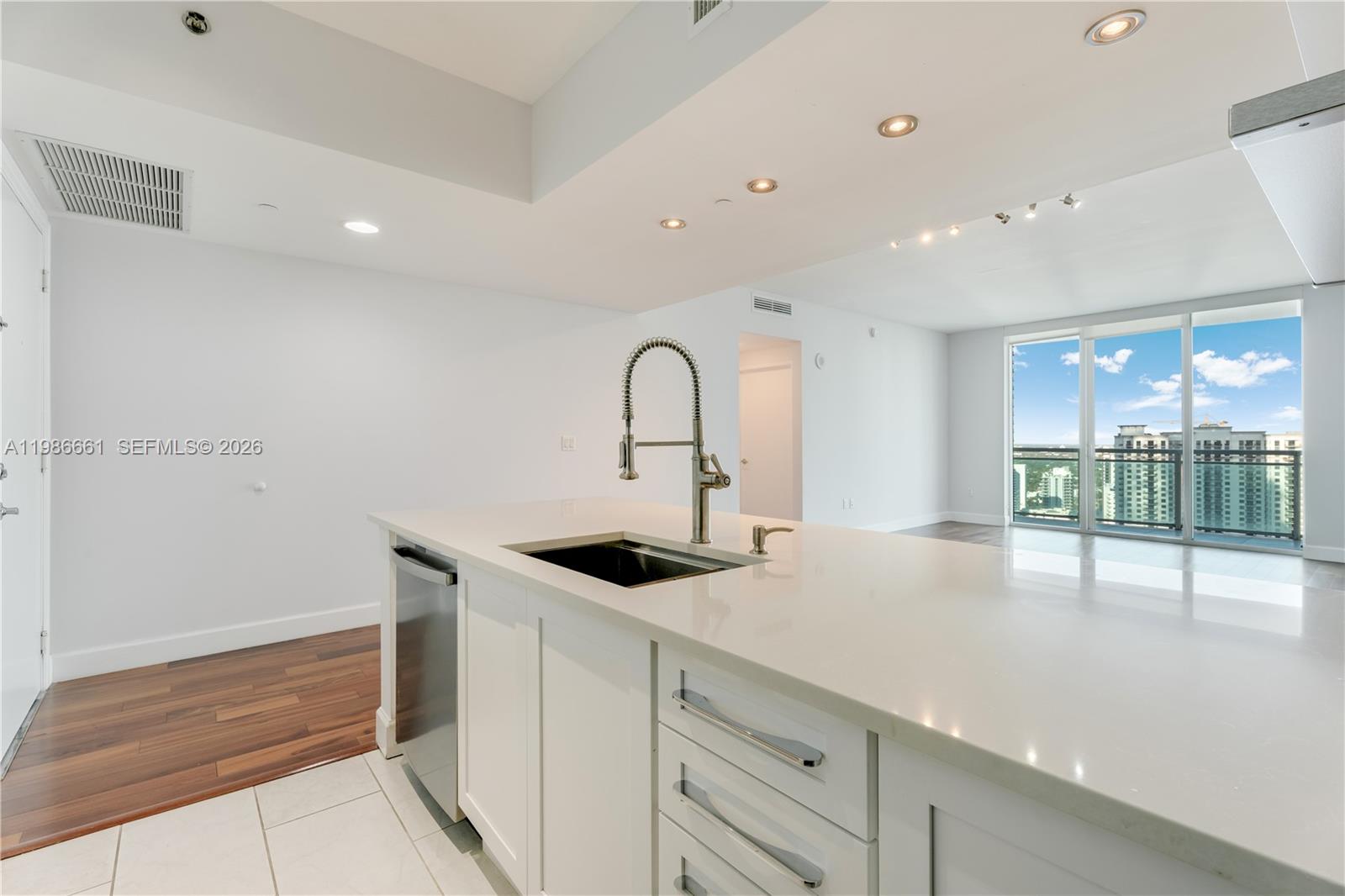THE PLAZA 901 BRICKELL CO - Residential