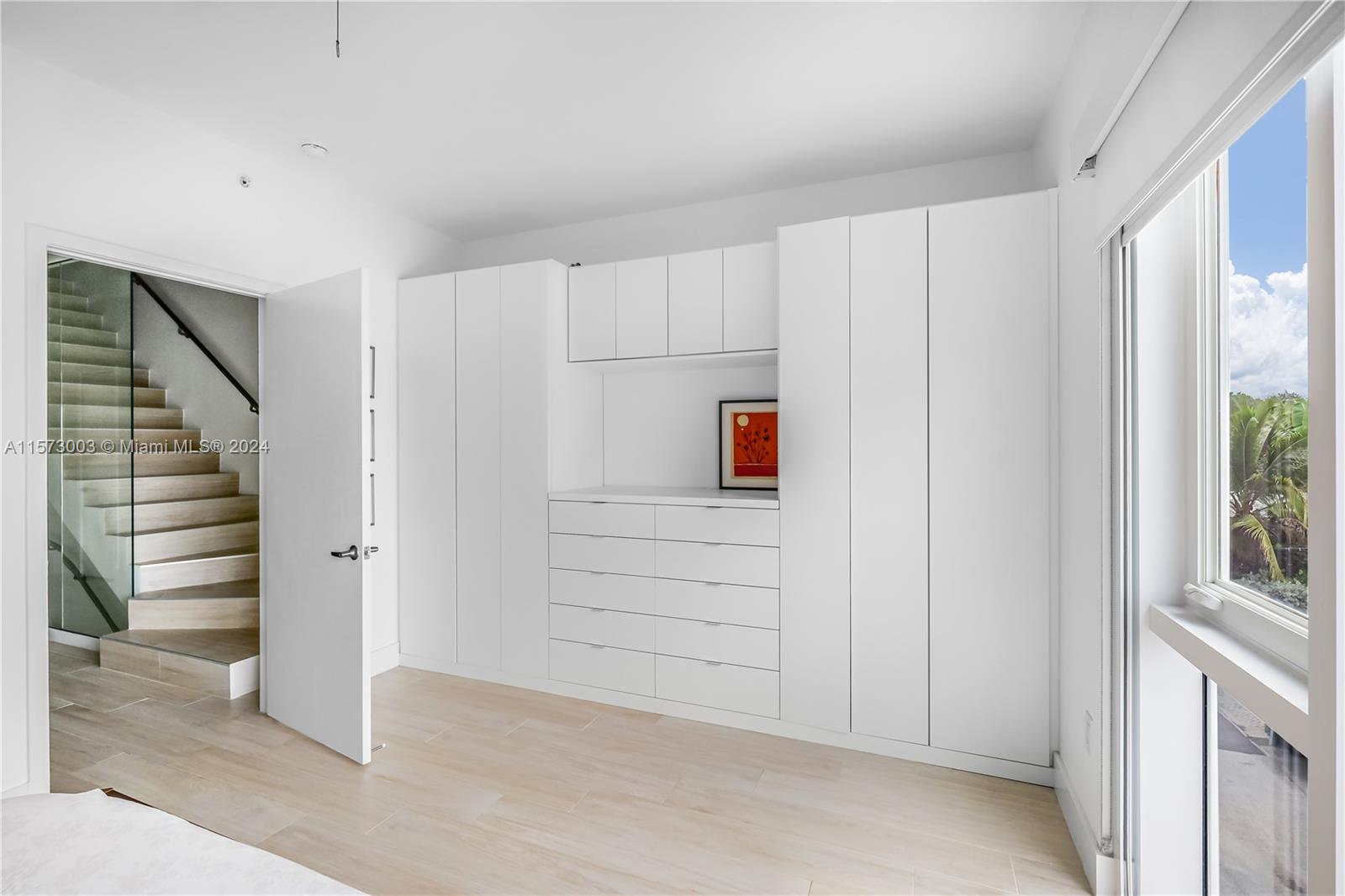 ONE BAY CONDO - Residential Lease