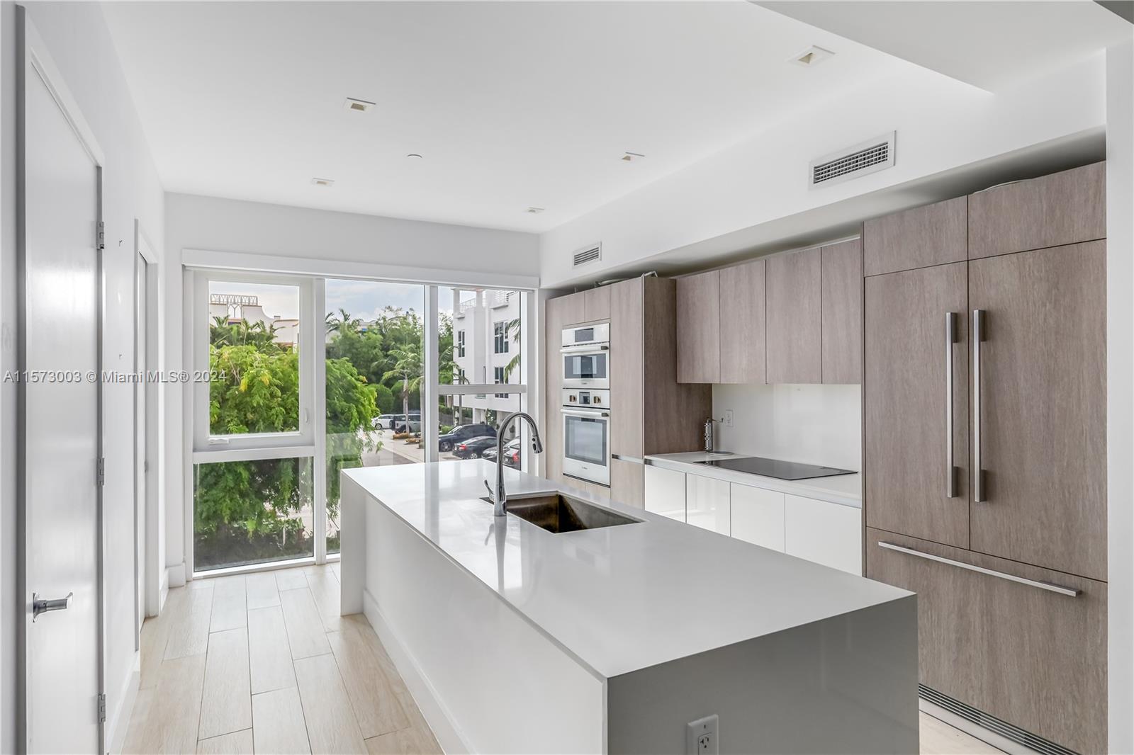 ONE BAY CONDO - Residential Lease