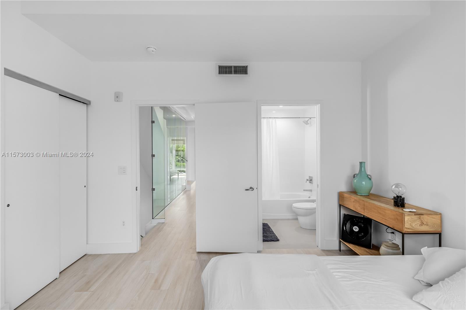 ONE BAY CONDO - Residential Lease
