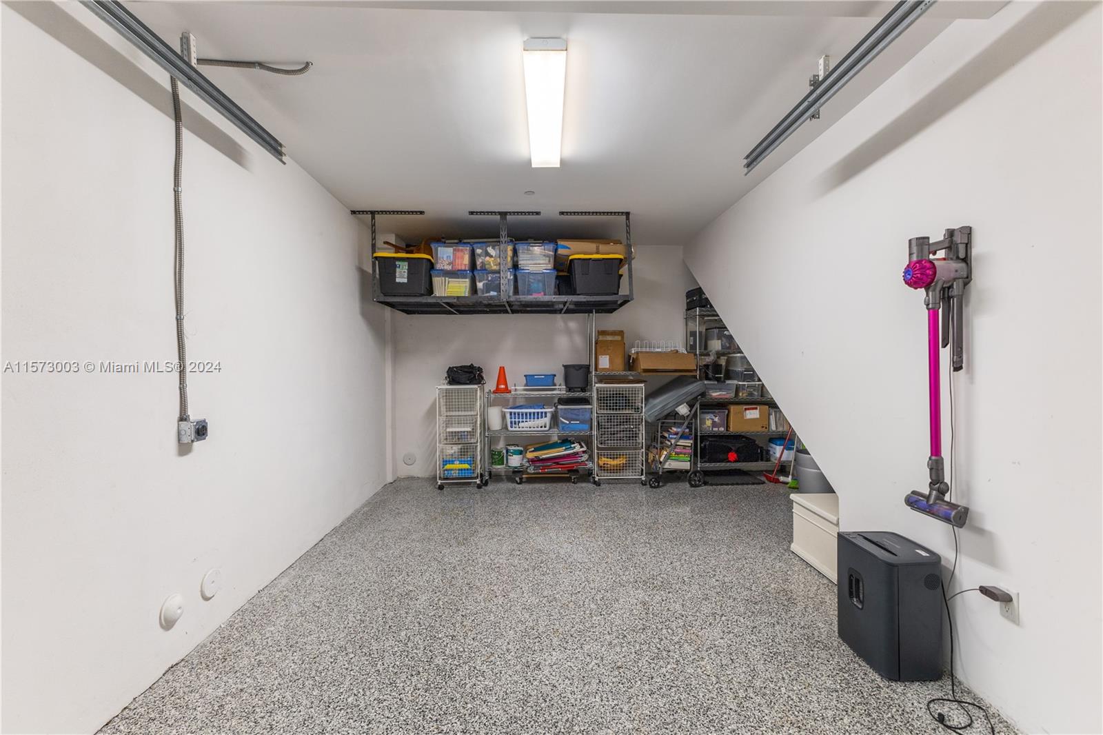 ONE BAY CONDO - Residential Lease