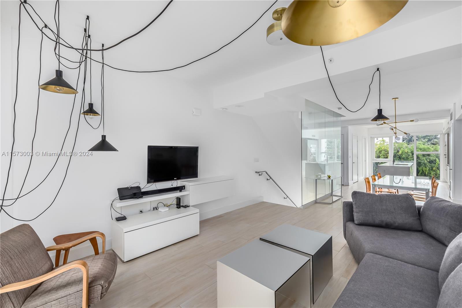 ONE BAY CONDO - Residential Lease