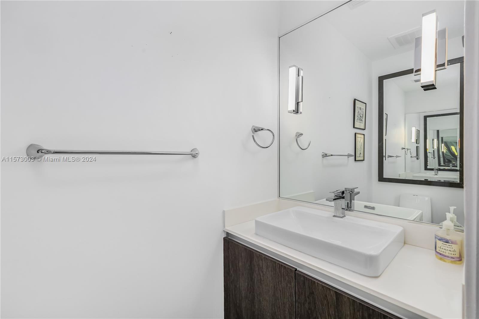 ONE BAY CONDO - Residential Lease