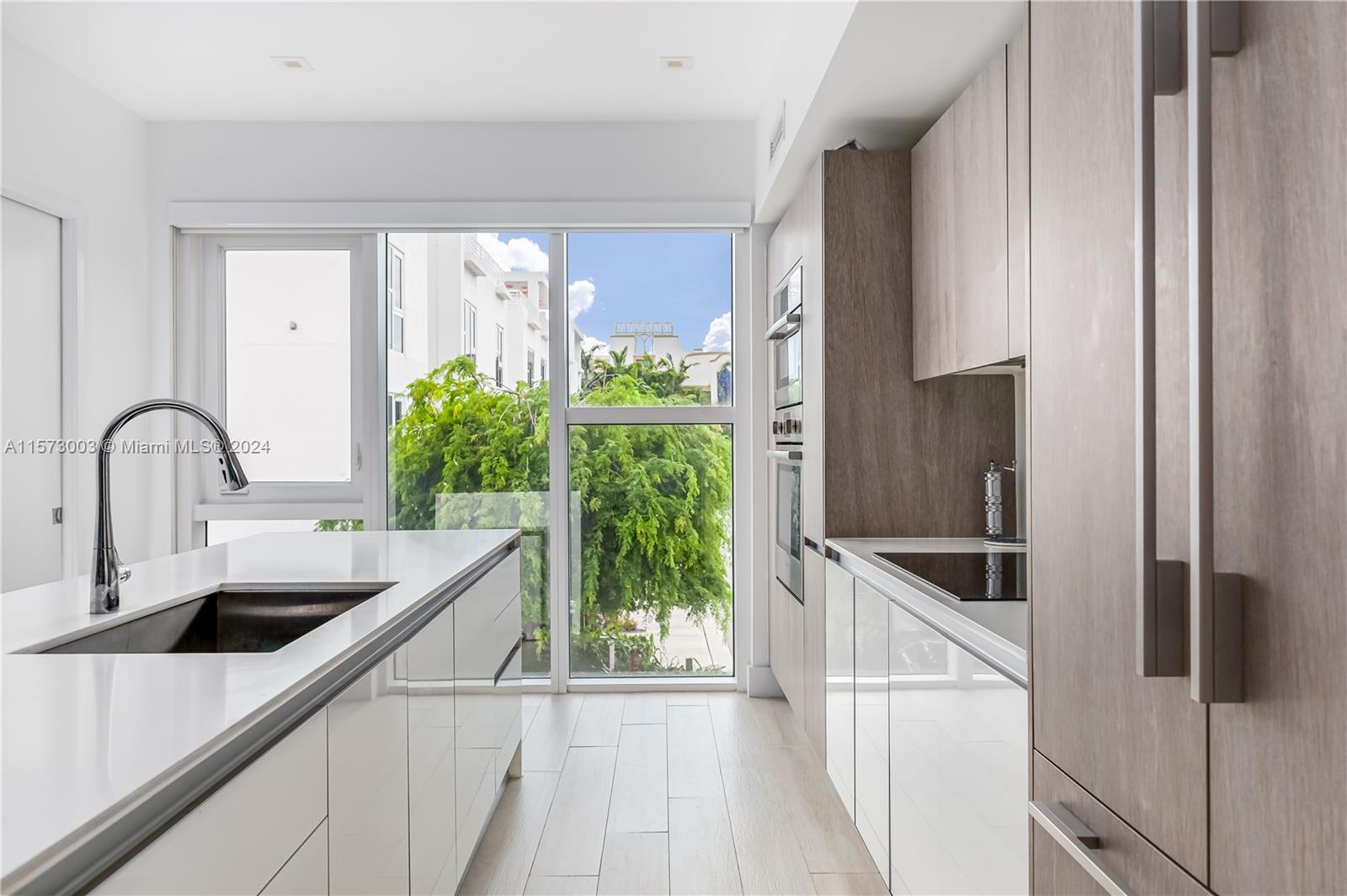 ONE BAY CONDO - Residential Lease