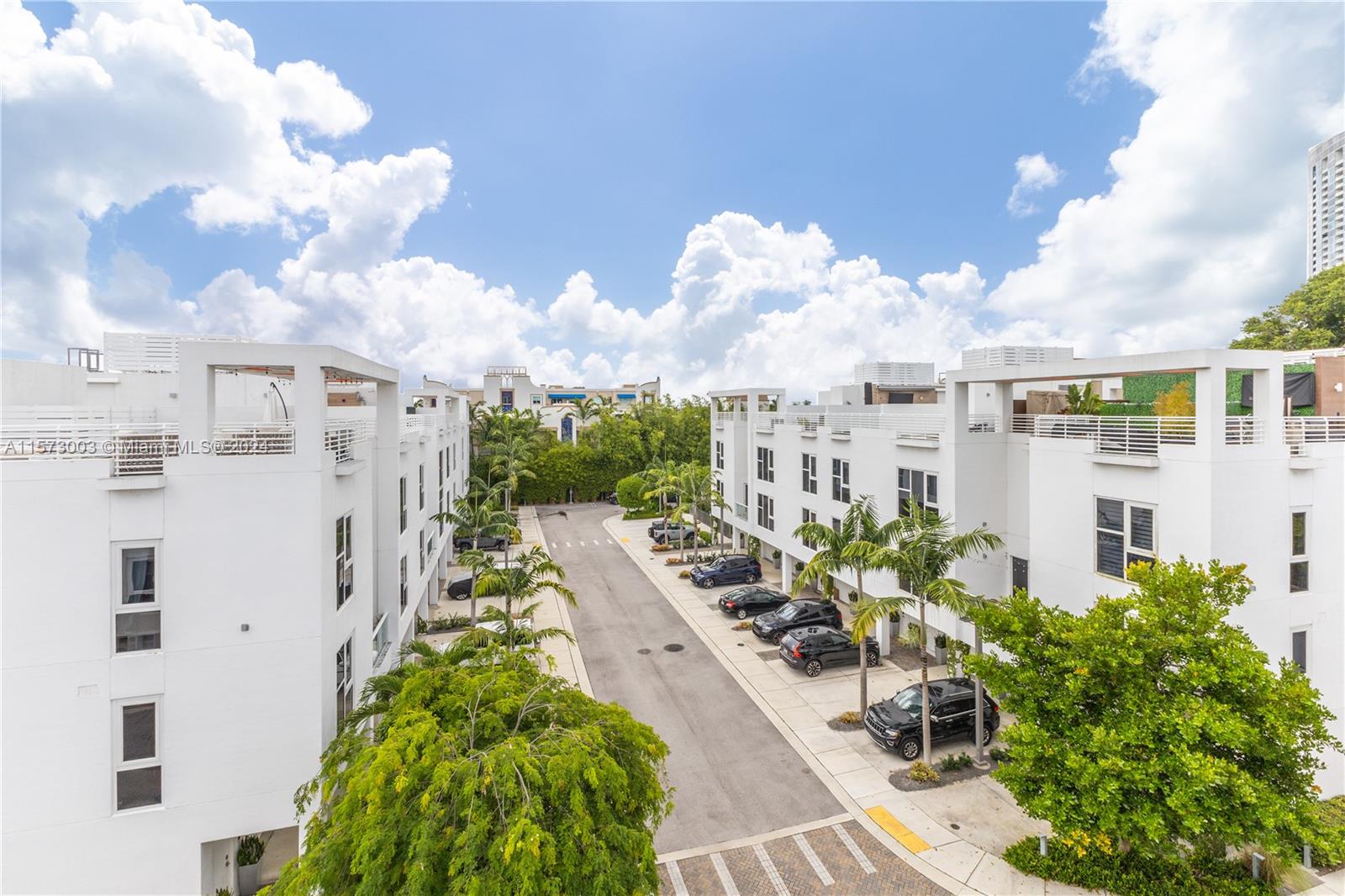 ONE BAY CONDO - Residential Lease