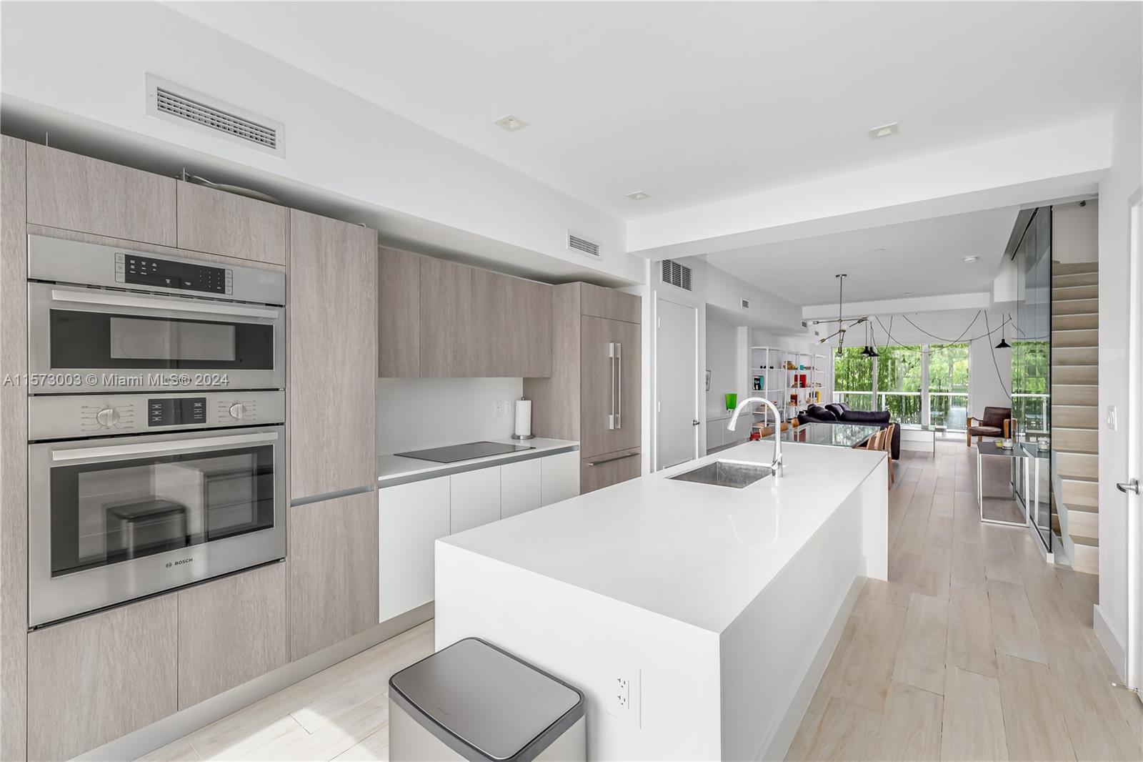 ONE BAY CONDO - Residential Lease