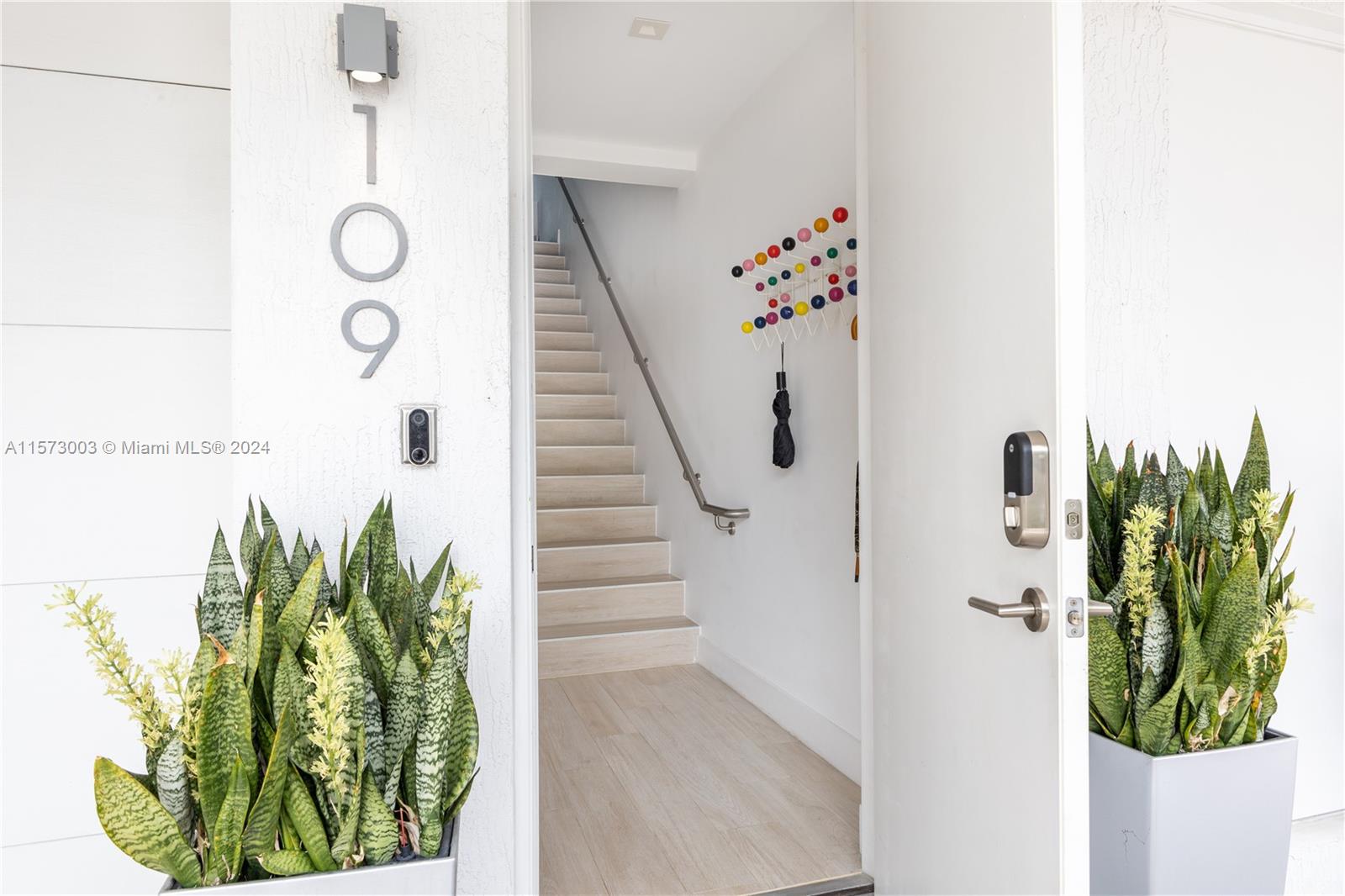 ONE BAY CONDO - Residential Lease