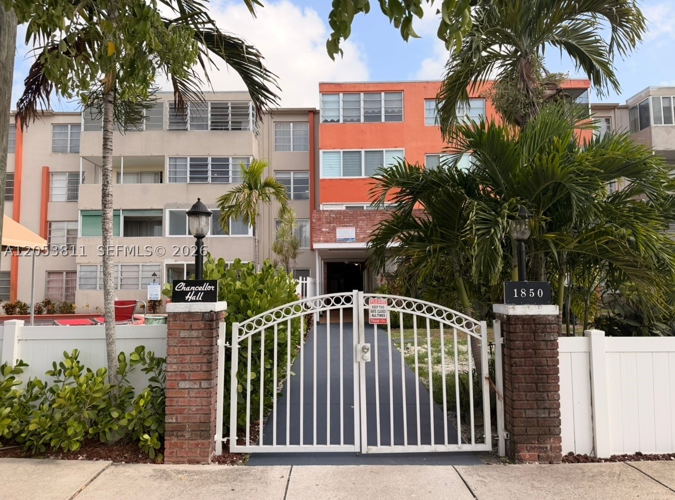 Beautiful and spacious Apartment Located in Chancellor Hall Condo. ****Move-In Special**** Qualified Applicants can move in with First Month's Rent and One Month's Security Deposit. Minimum 750 Credit Score and verifiable income are required. Easy to Show! Schedule your showing today!