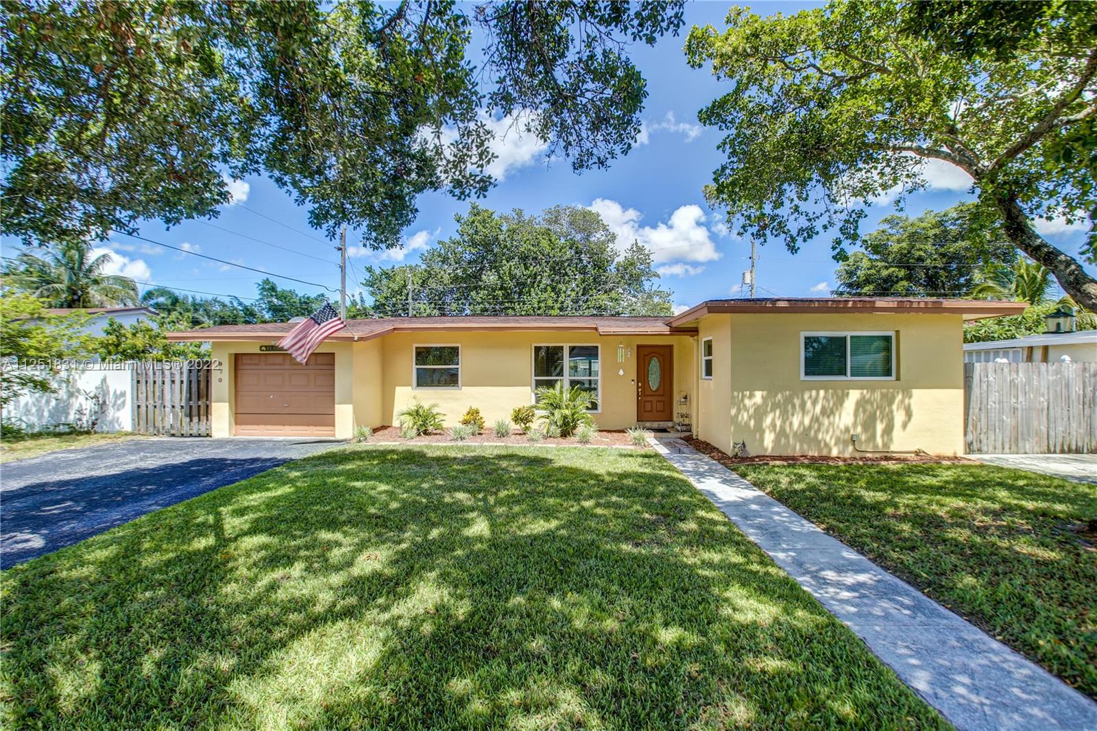 LAUDERDALE GOLF ESTATES - Residential