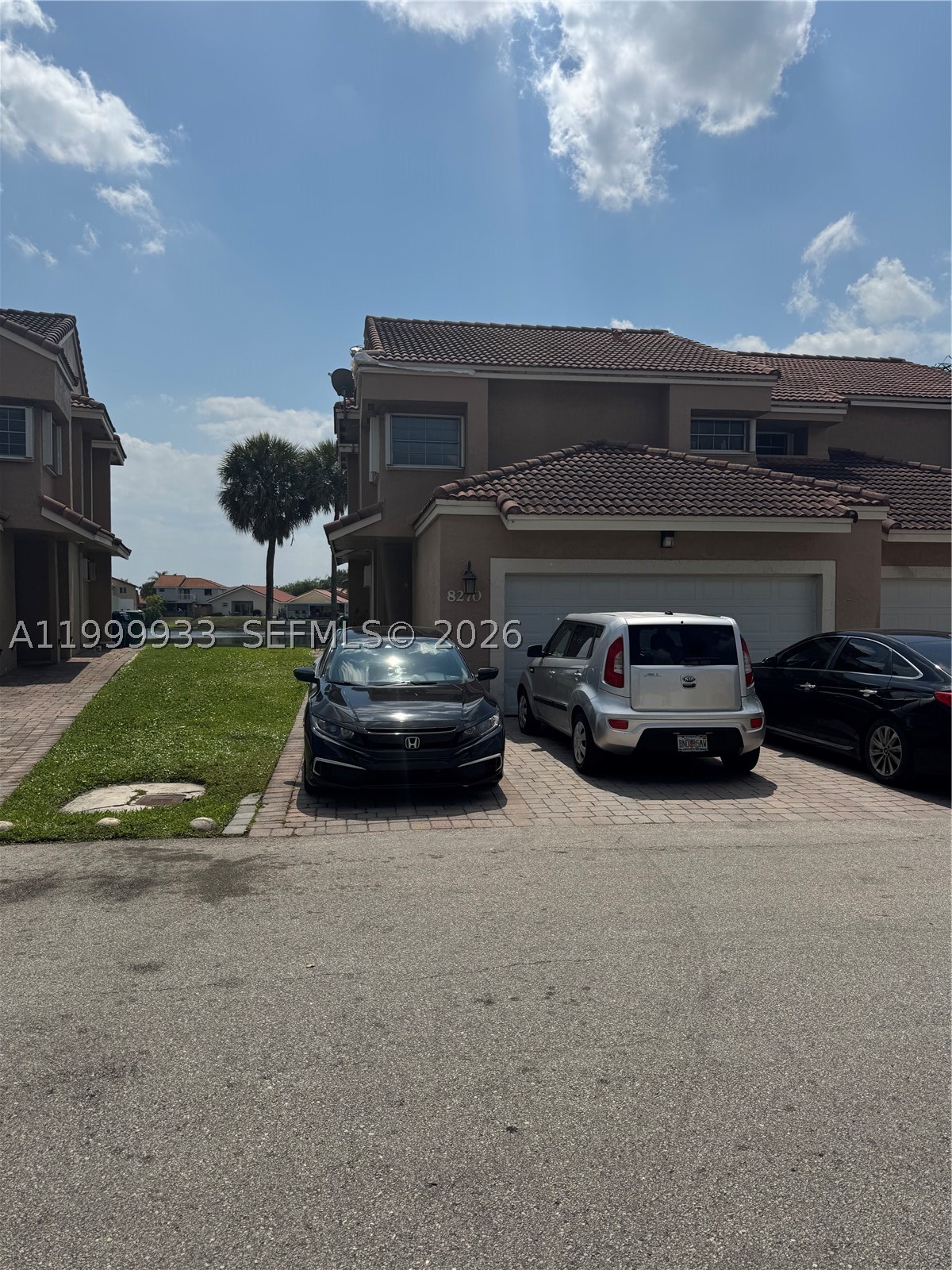 Townhouse ready to move with your family. Great neighborhood and schools. Close I-75 expressway.