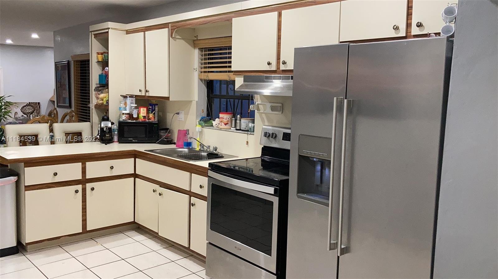 LES CHALETS - Residential Lease