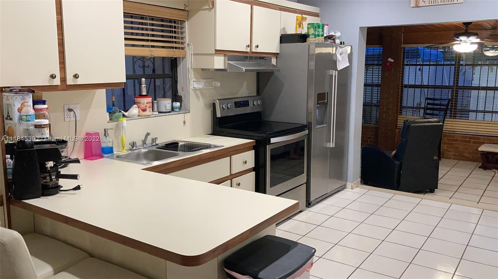 LES CHALETS - Residential Lease