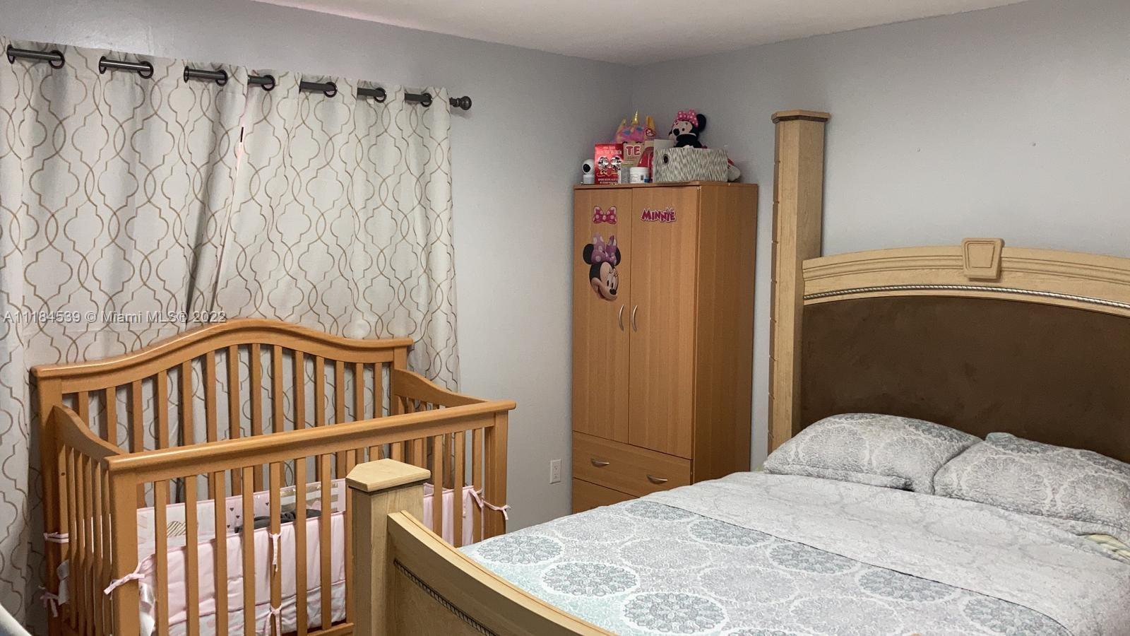LES CHALETS - Residential Lease