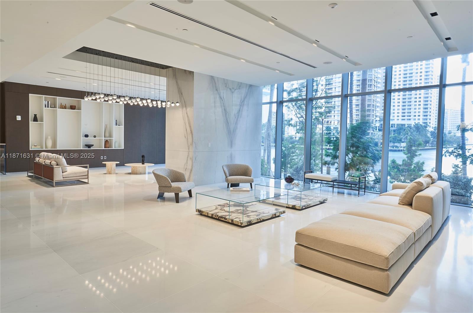 300 BISCAYNE BLVD WAY COND - Residential