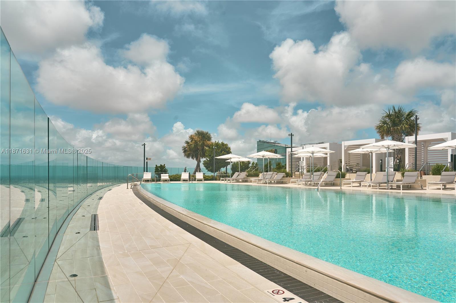 300 BISCAYNE BLVD WAY COND - Residential