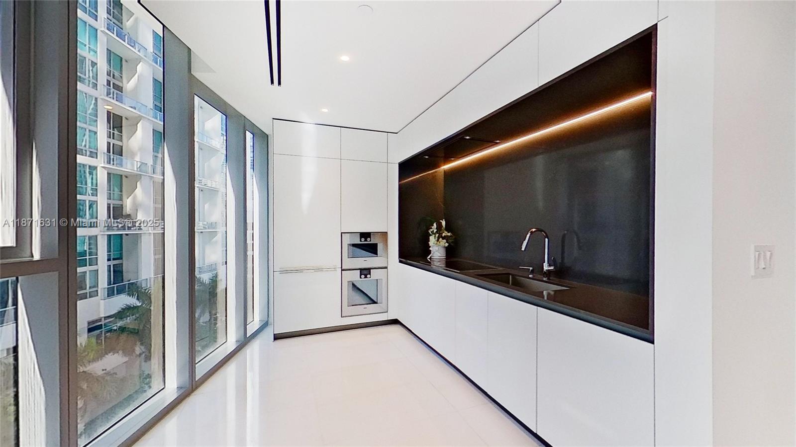 300 BISCAYNE BLVD WAY COND - Residential