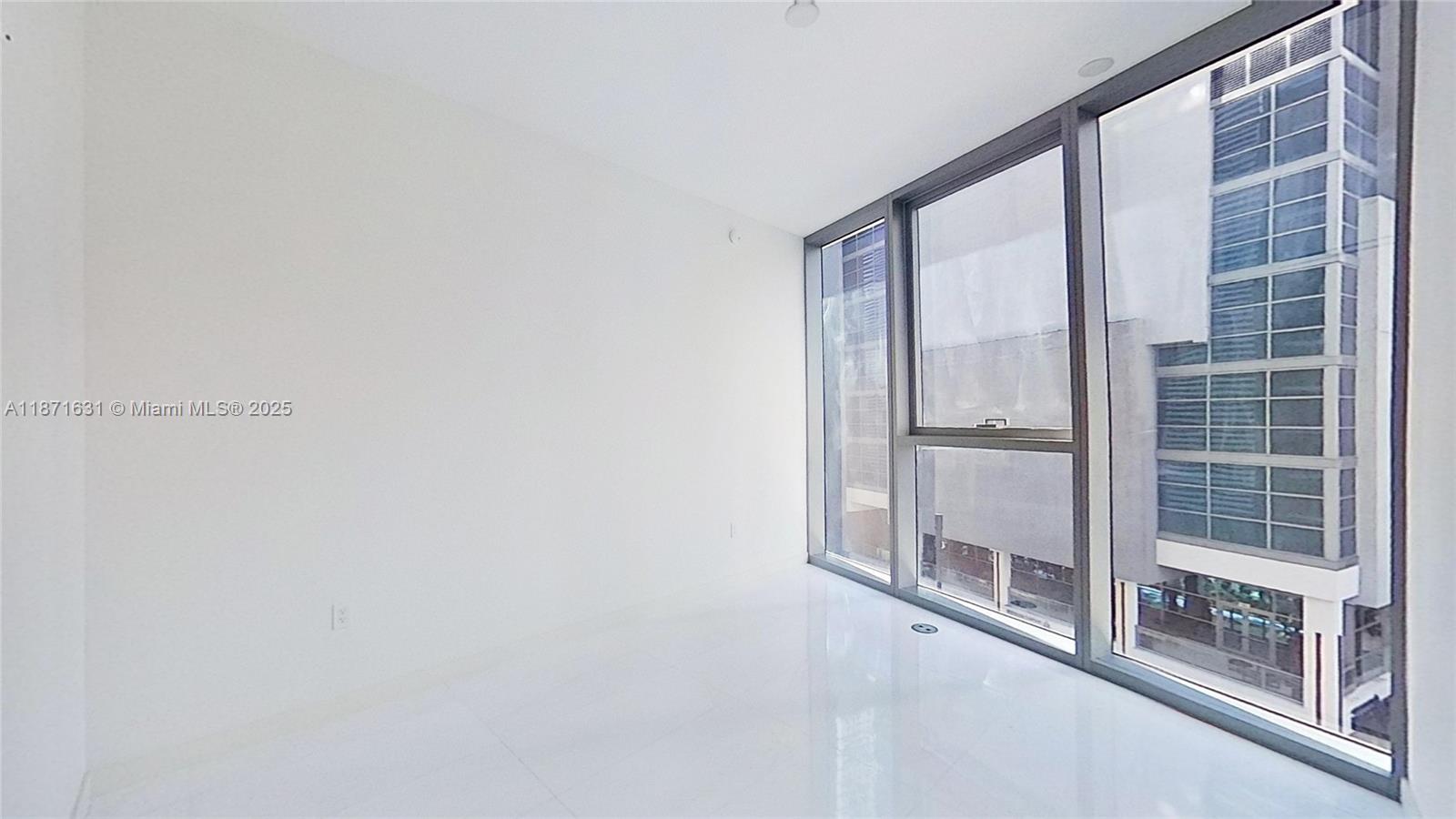 300 BISCAYNE BLVD WAY COND - Residential