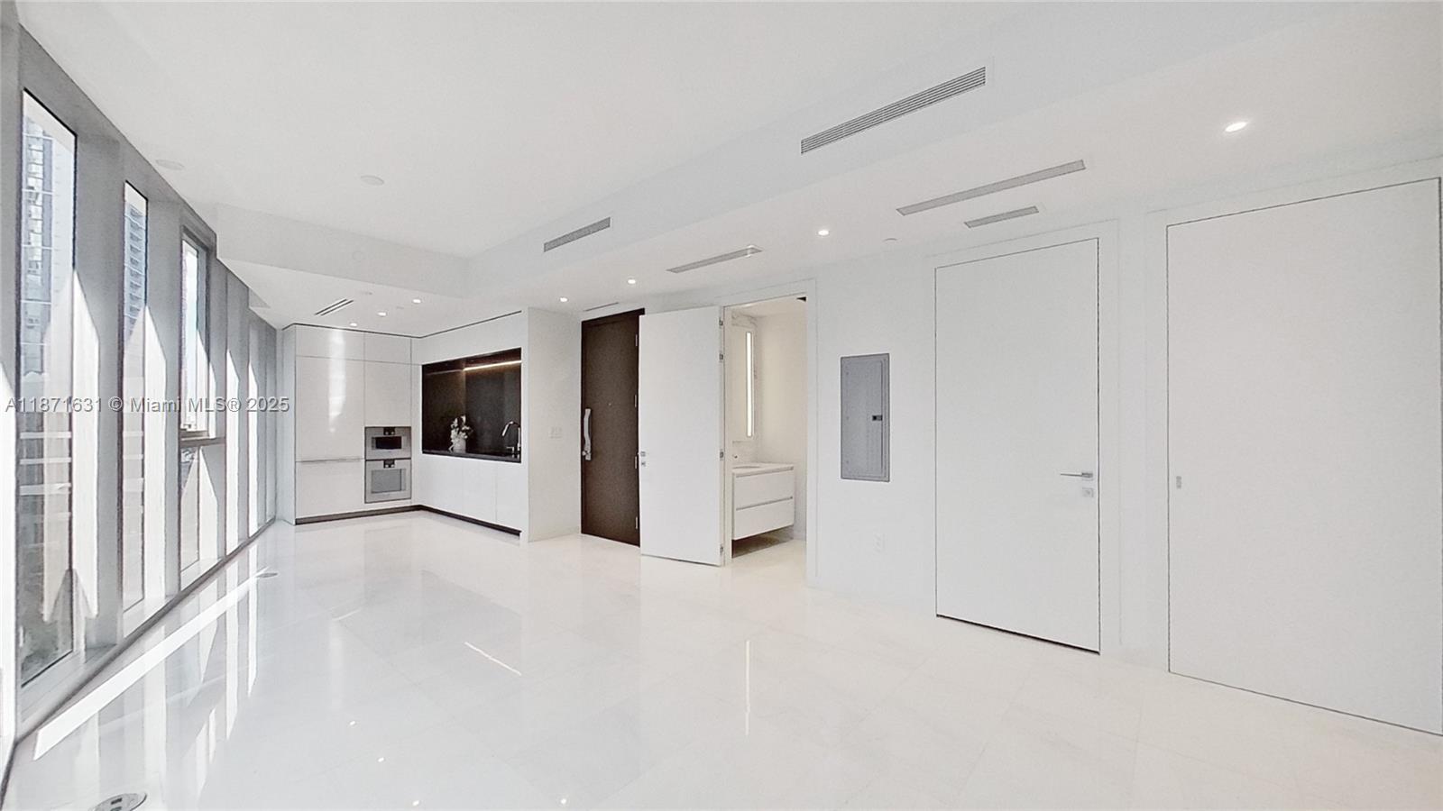 300 BISCAYNE BLVD WAY COND - Residential