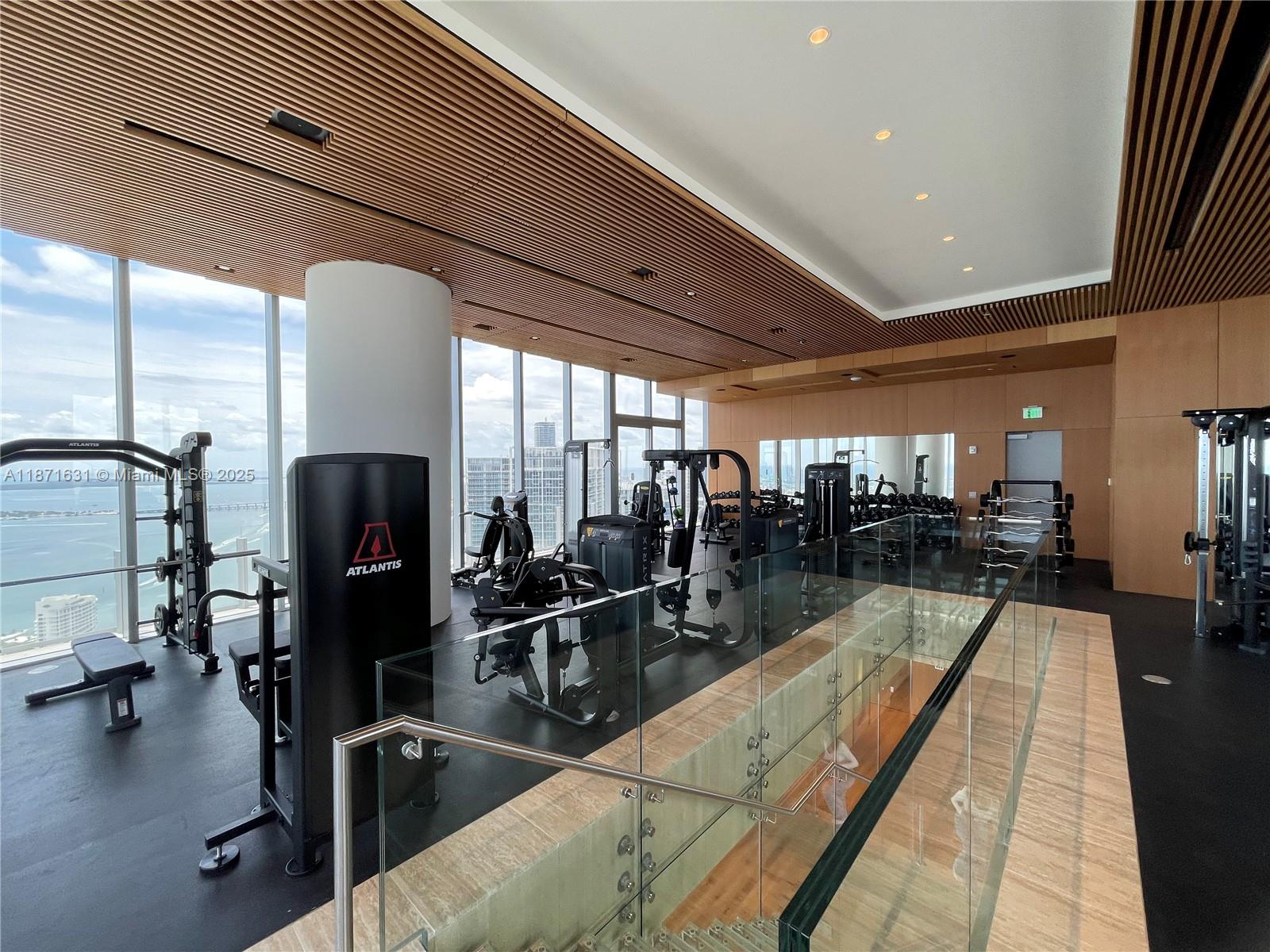 300 BISCAYNE BLVD WAY COND - Residential