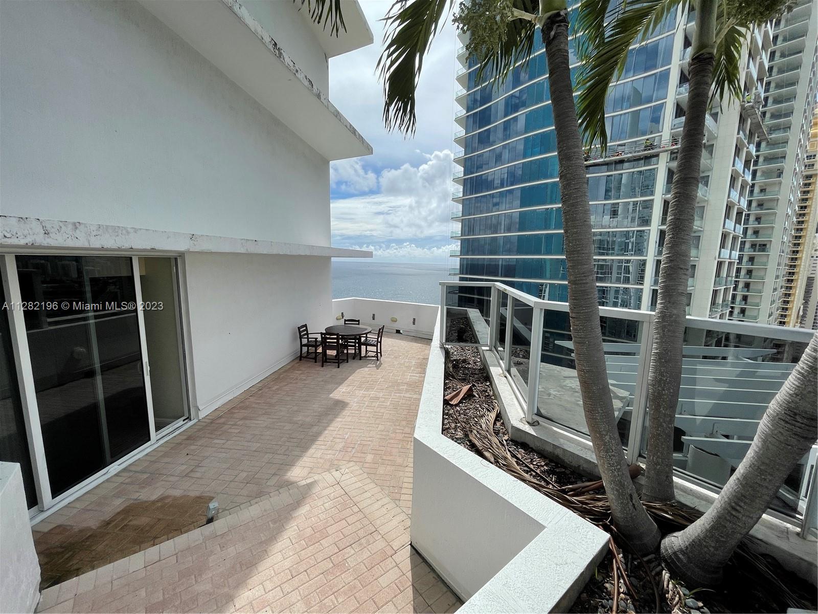 TRUMP INTERNATIONAL - Residential