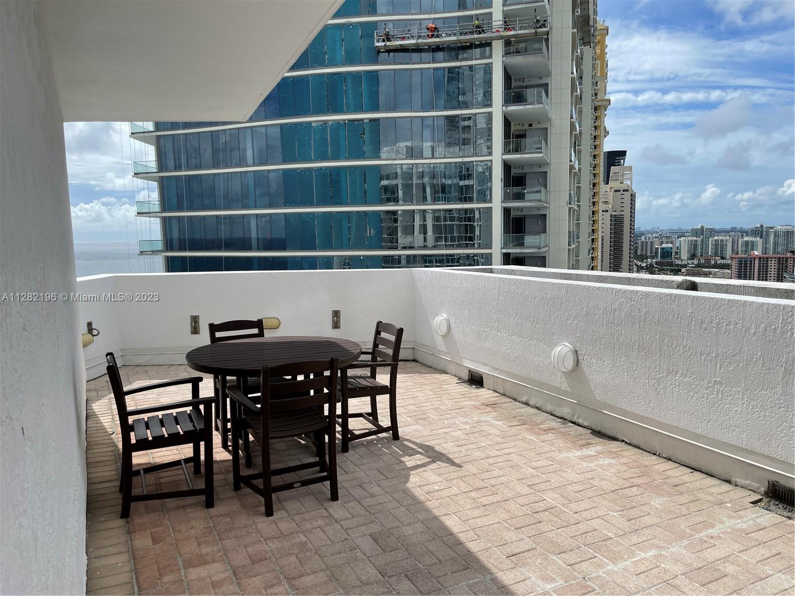 TRUMP INTERNATIONAL - Residential