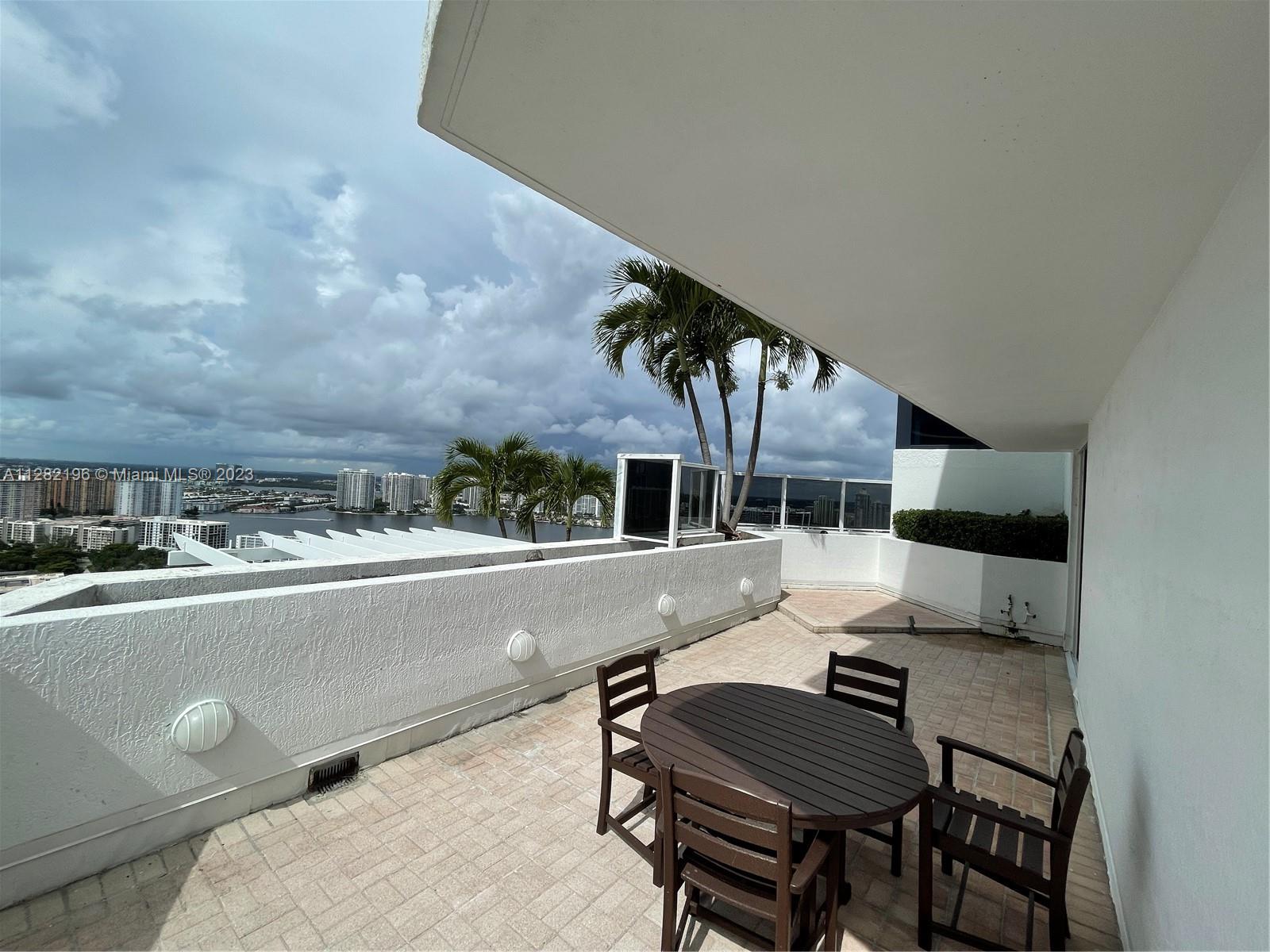 TRUMP INTERNATIONAL - Residential