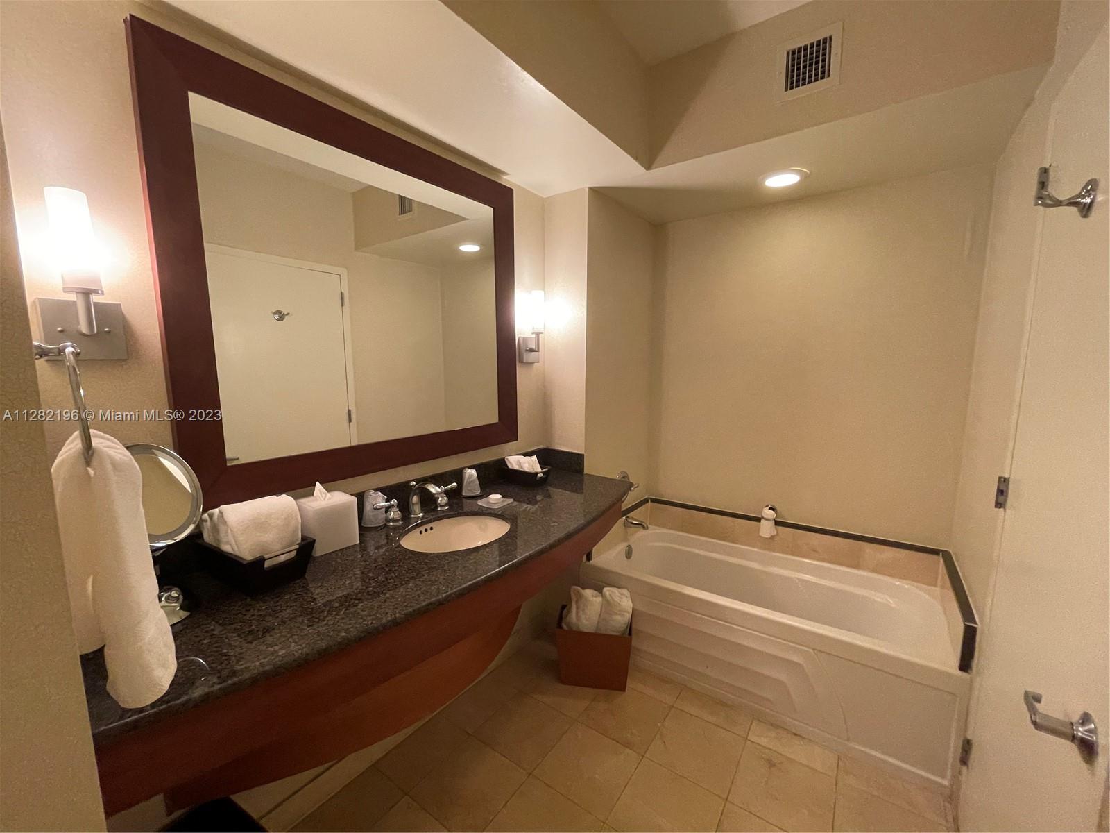 TRUMP INTERNATIONAL - Residential