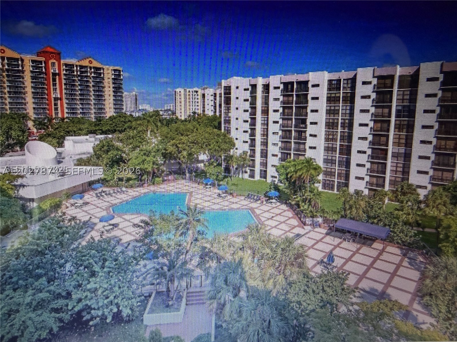 PLAZA OF AMERICAS - Residential Lease