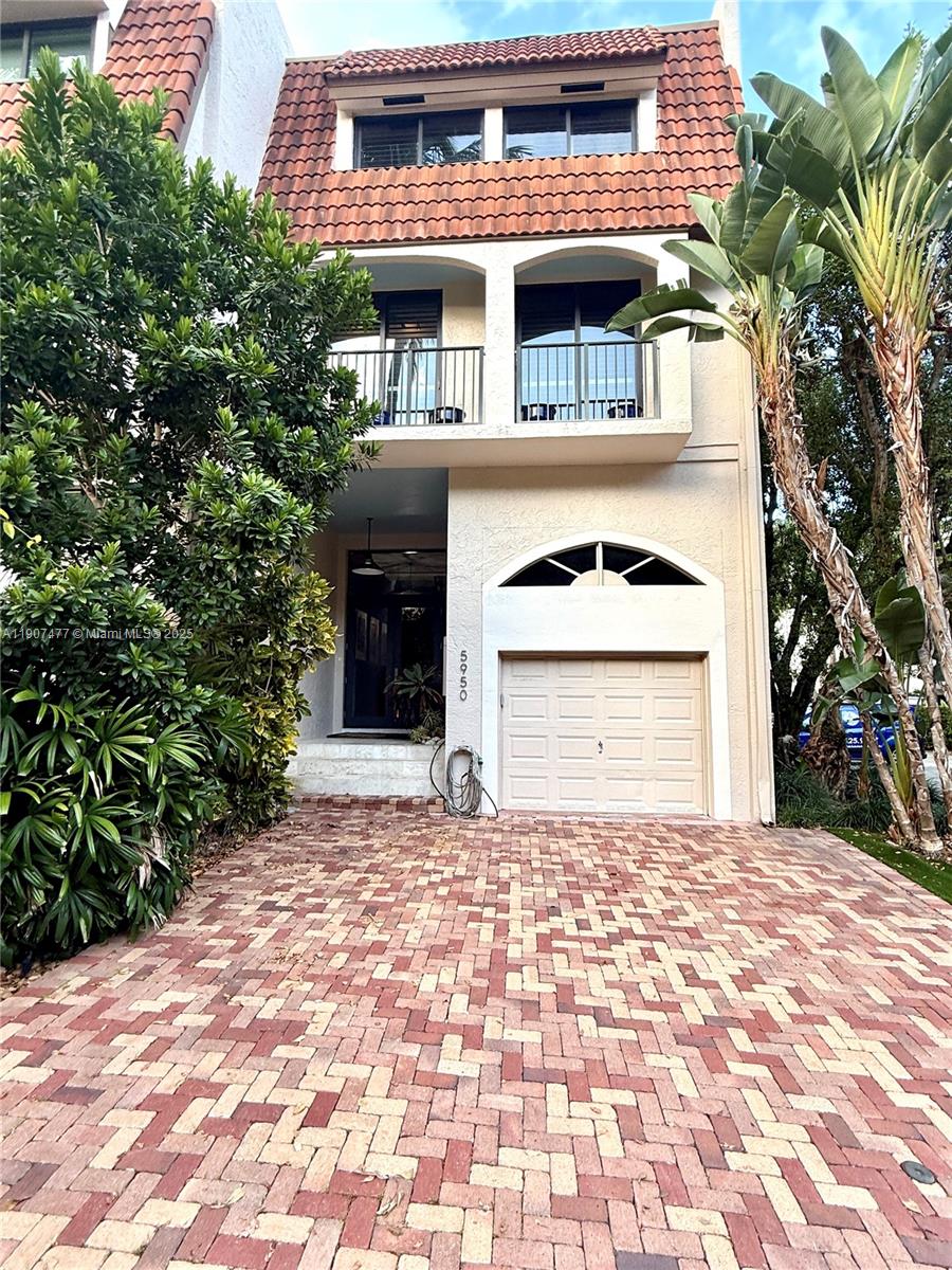 ROYAL HARBOUR YACHT CLUB - Residential