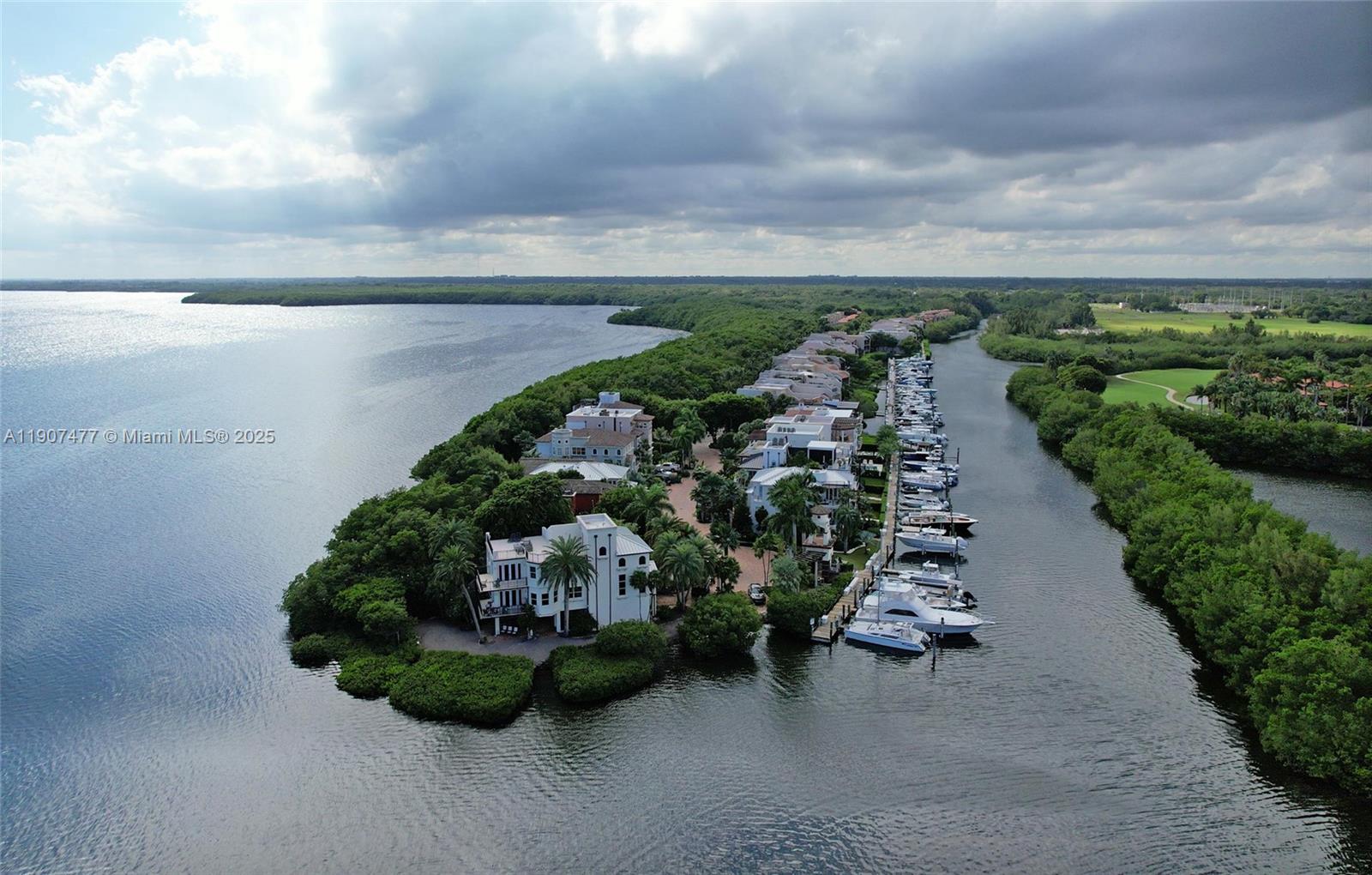 ROYAL HARBOUR YACHT CLUB - Residential